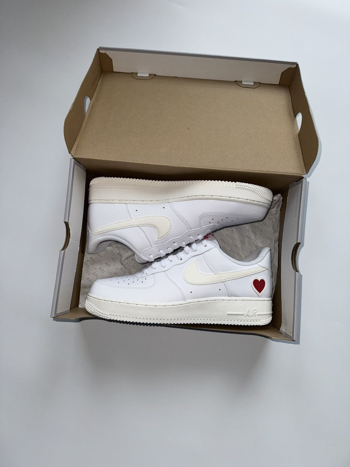 Nike Nike Air Force 1 Low Valentine’s Day sneakers Size US 9.5 / EU 42-43 - 9 Thumbnail
