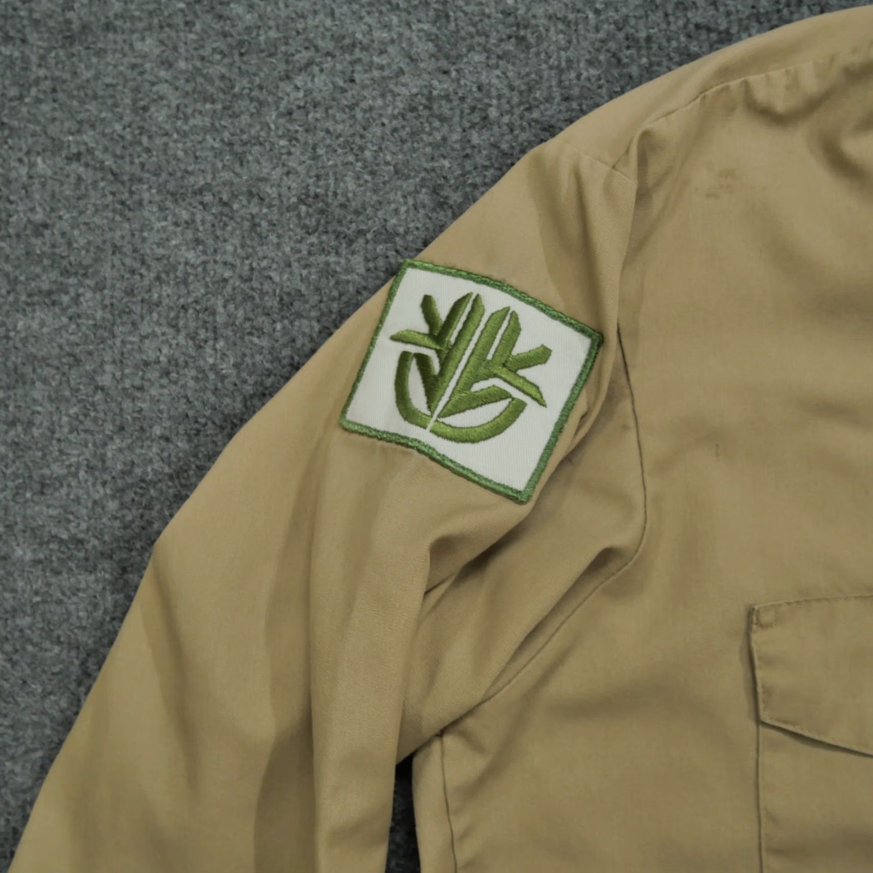 Vintage VINTAGE Unitog Shirt Mens 15 15.5 Tan Khaki Workwear Button Up Long Sleeve 80s Size US L / EU 52-54 / 3 - 2 Thumbnail