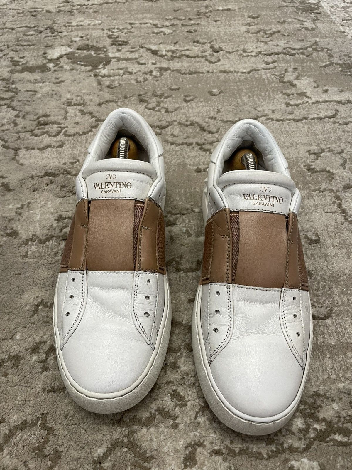 Valentino Valentino Garavani Rock stud White Sneaker Size UK 5 EUR 38 Size US 8 / IT 38 - 2 Thumbnail