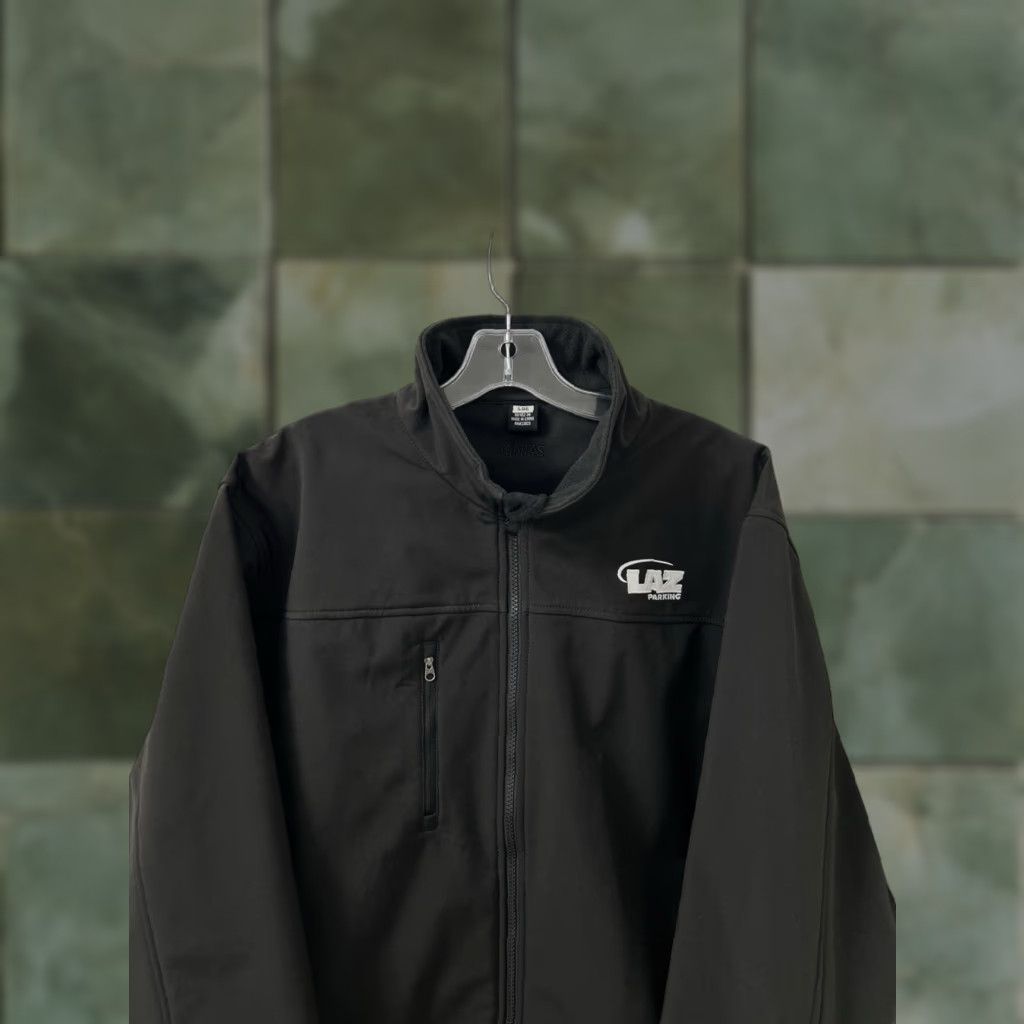 Vintage Cintas Mens Black Softshell Jacket Full Zip Fleece Lined Workwear Stand-Up Collar ZIP Pockets Embroidered LAZ Parking Logo Size US L / EU 52-54 / 3 - 1 Thumbnail