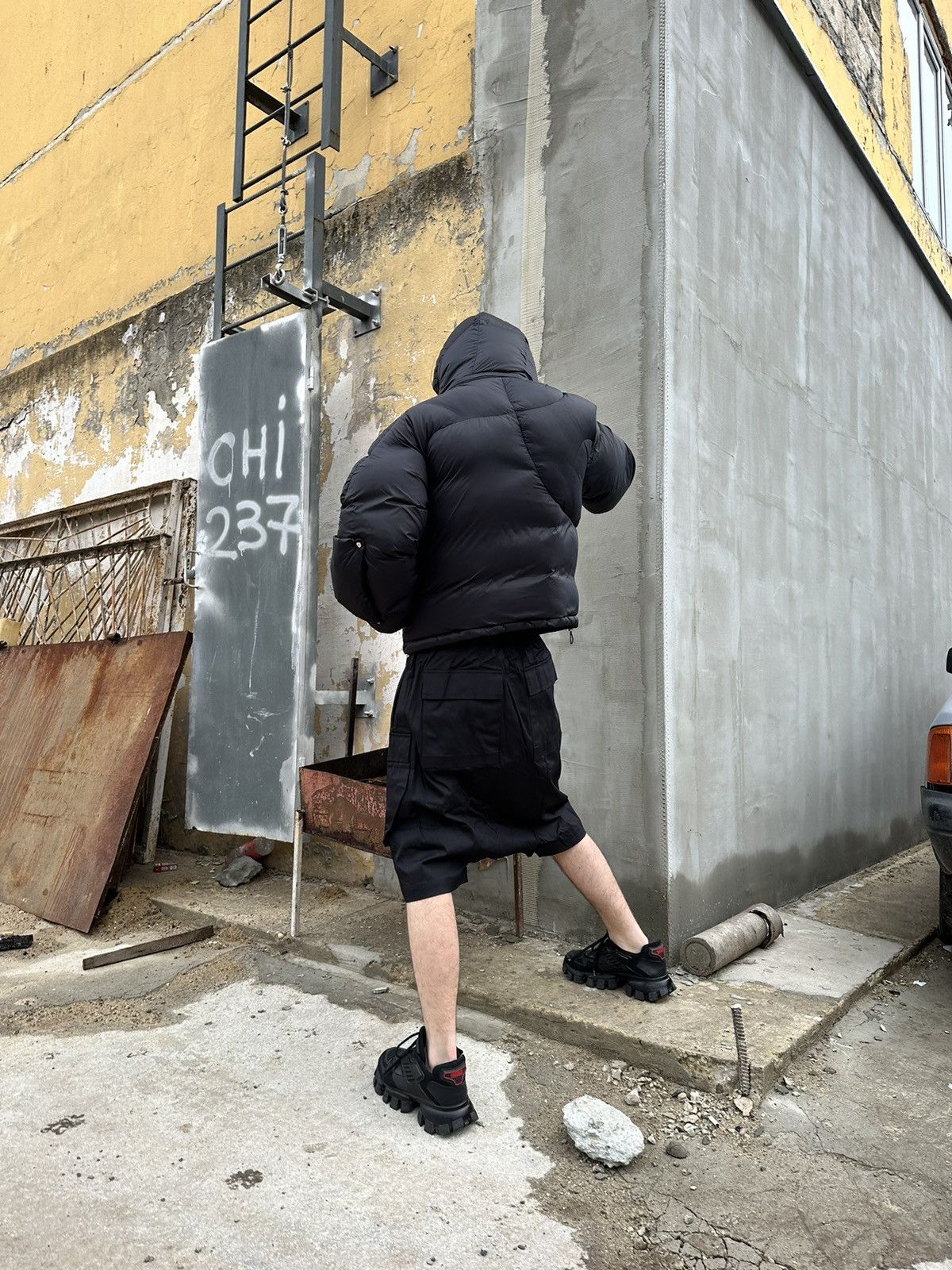 Rick Owens RARE SIZE RICK OWENS CARGO SHORTS Size US 28 / EU 44 - 5 Thumbnail