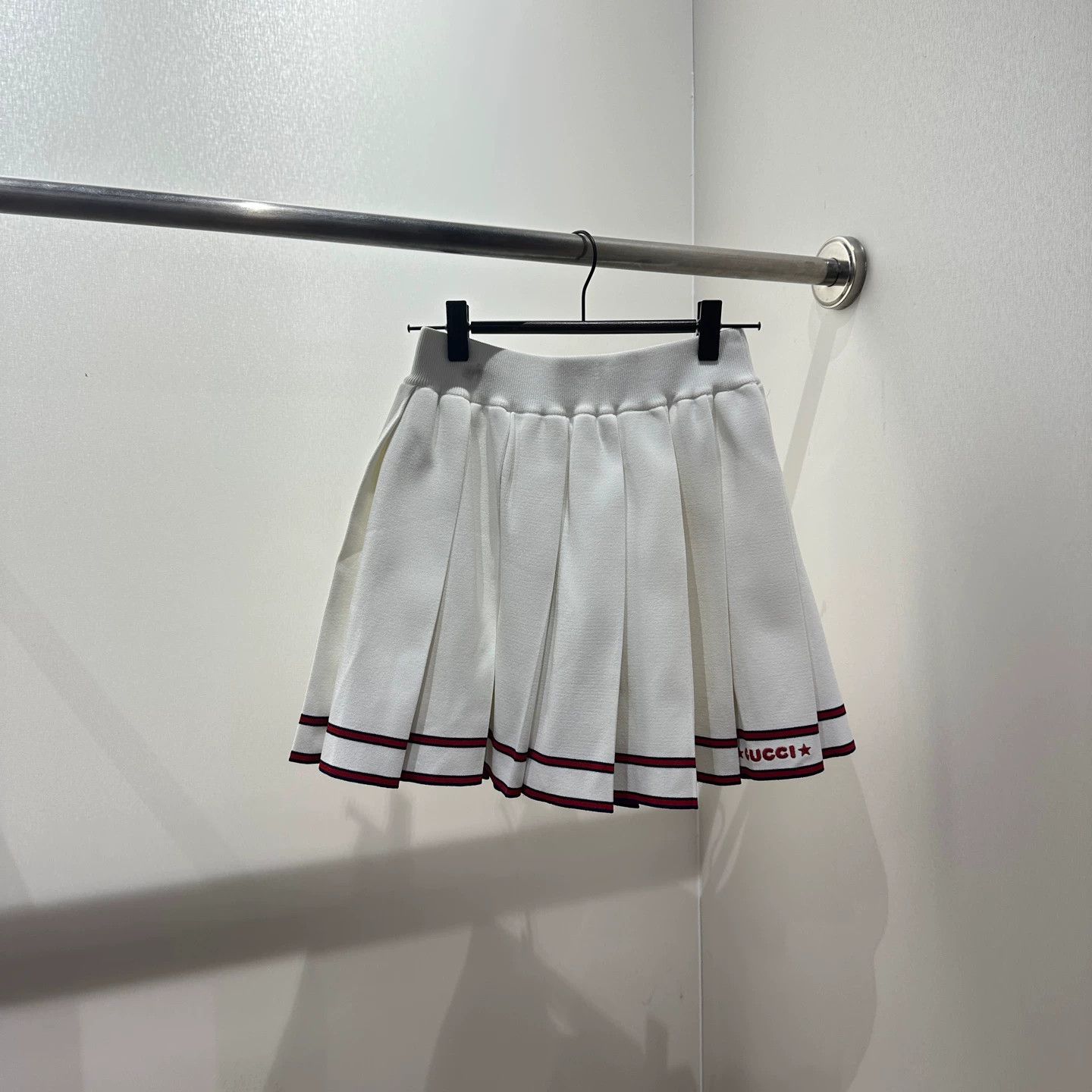 Gucci Gucci feb275 logo embroidery pleated skirt XS Size 25" / US 0 / IT 36 - 1 Thumbnail
