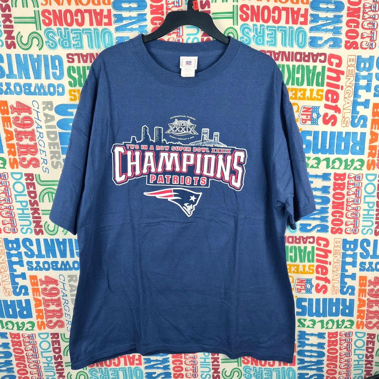 NFL New England Patriots 2 In A Row Super Bowl Champions Tee XL Size US XL / EU 56 / 4 - 1 Thumbnail