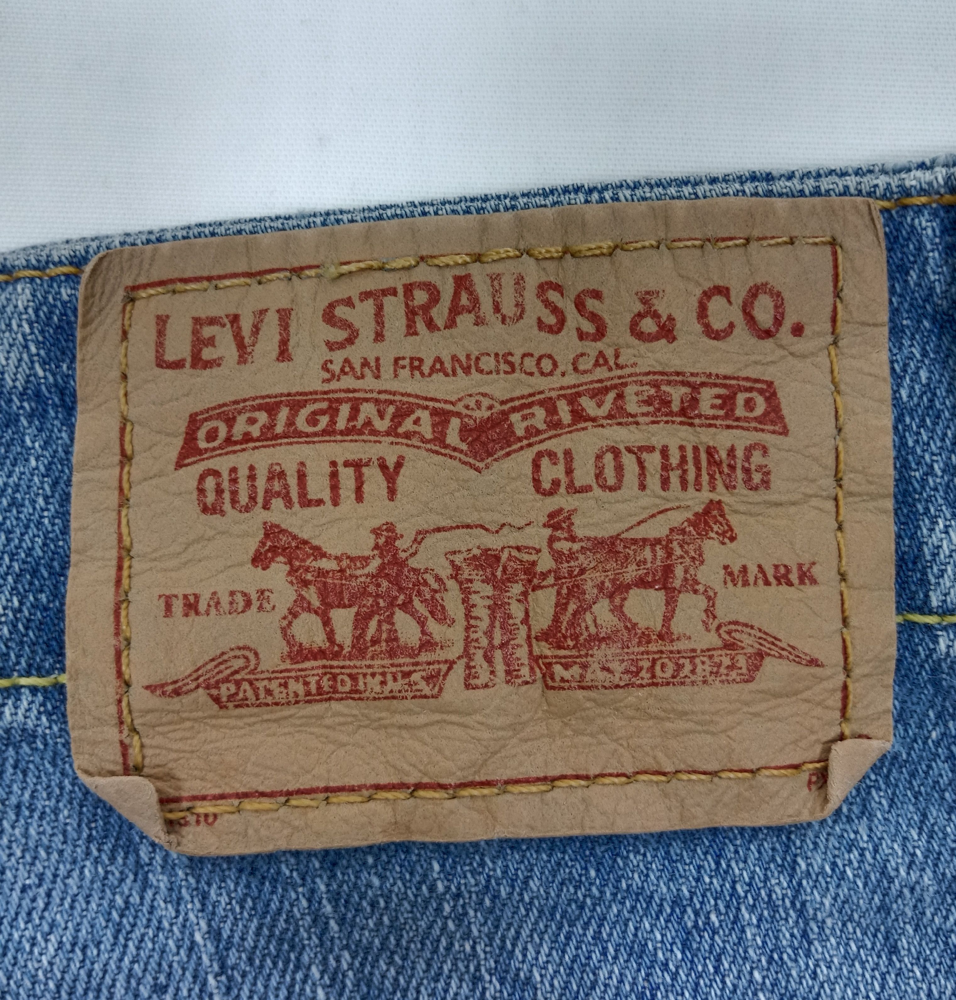 Levi's Vintage Levi’s 525 Flare Jeans Light Wash Distressed Denim Size 33" - 15 Thumbnail