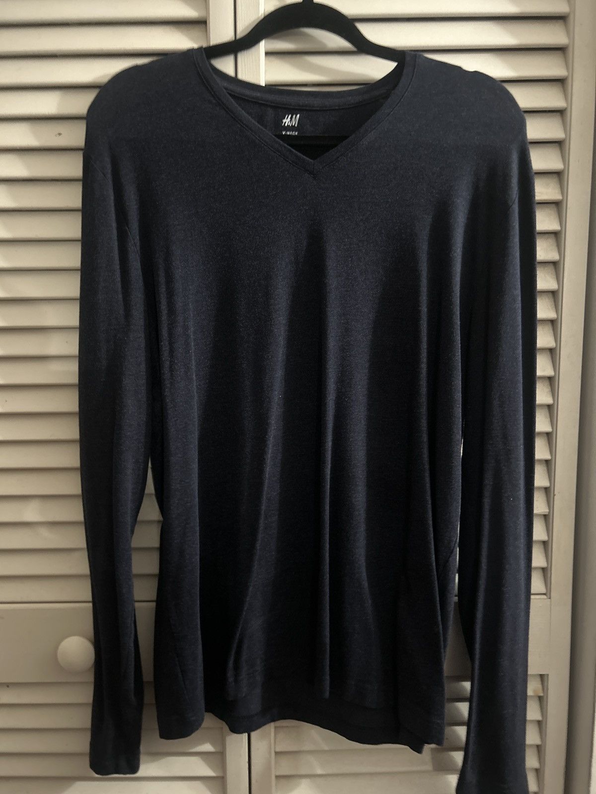 H&M H&M – V-neck, long sleeve shirt Size US L / EU 52-54 / 3 - 1 Thumbnail