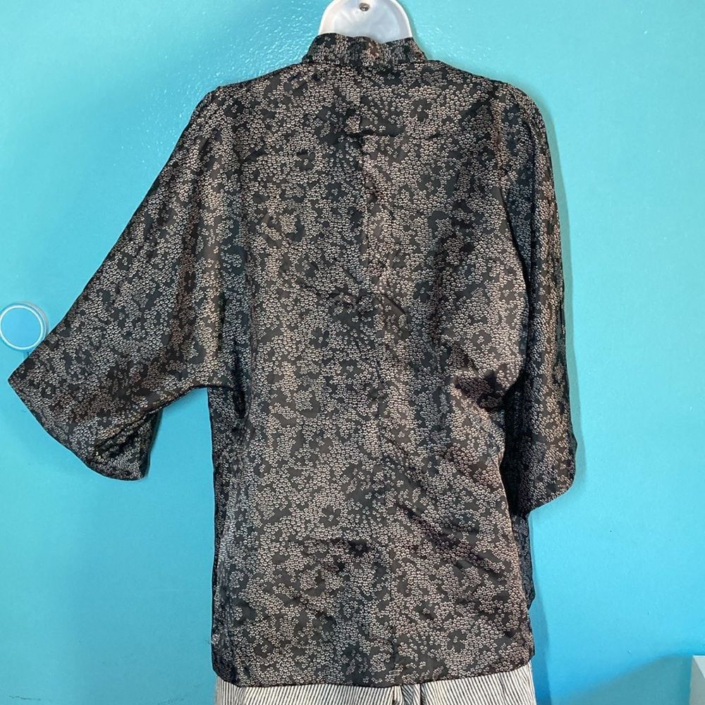 Vintage Vintage LeVoy’s Casual Kimono Style Half Sleeve Top White Floral on Black Size ONE SIZE - 4 Thumbnail