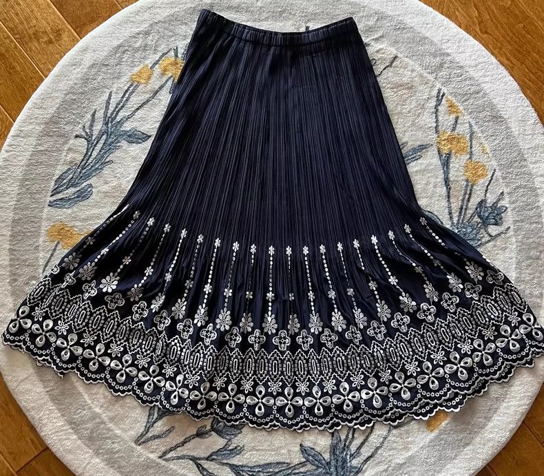Issey Miyake Issey Miyake size:1 Black vintage beauty embroidered skirt Size 22" - 3 Thumbnail