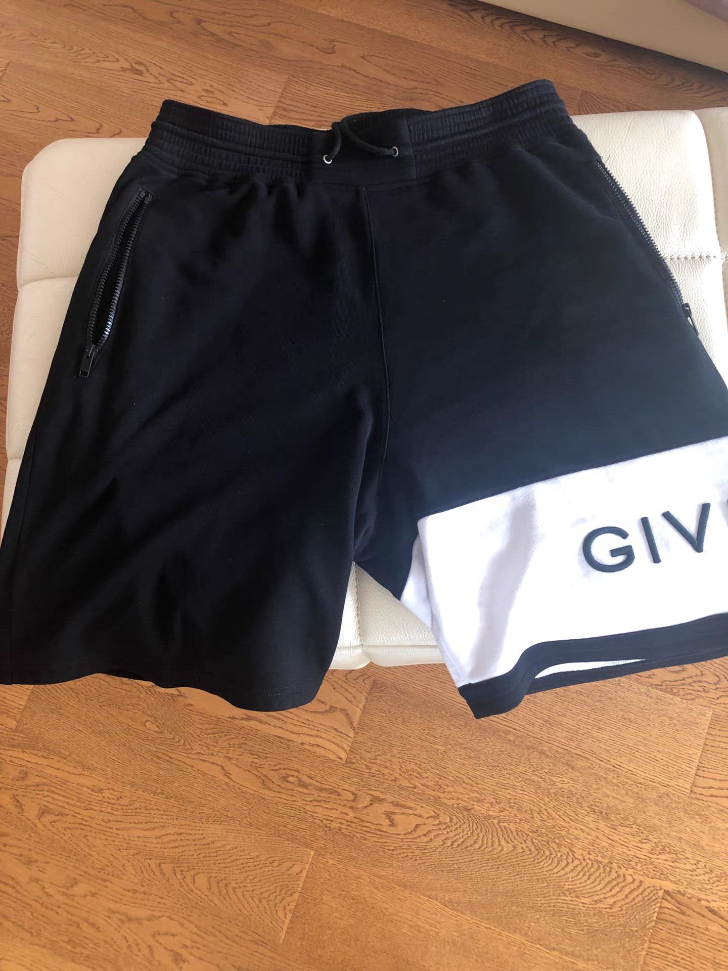 Givenchy GIVENCHY New Shorts K17 Size US 35 - 2 Thumbnail