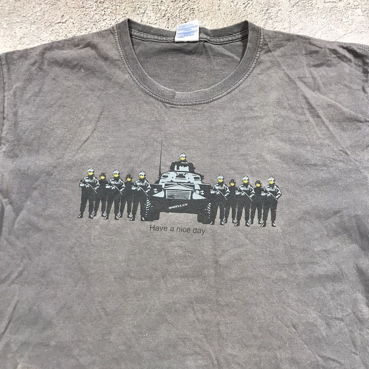 Vintage Vintage 90s Sun Faded Graphic Tee Streetwear Grunge Baggy L Size US L / EU 52-54 / 3 - 3 Thumbnail