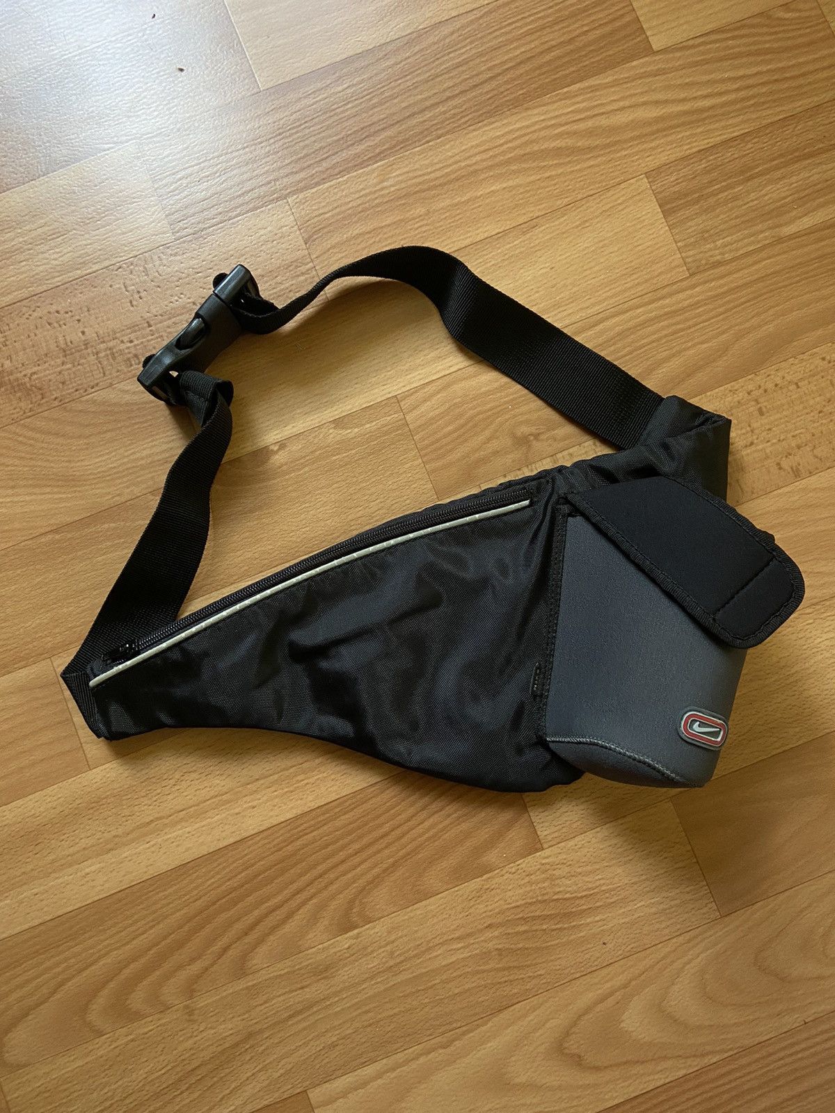 Nike Vintage Nike Bottle Bag Swoosh Logo Y2K style Size ONE SIZE - 16 Thumbnail