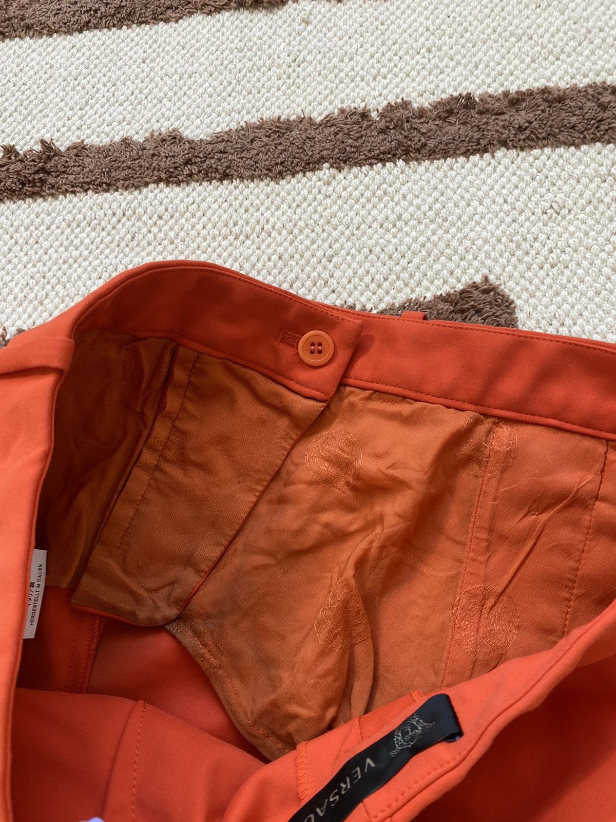 Versace VERSACE ORANGE NYLON SHORTS Size 27" / US 4 / IT 40 - 8 Thumbnail