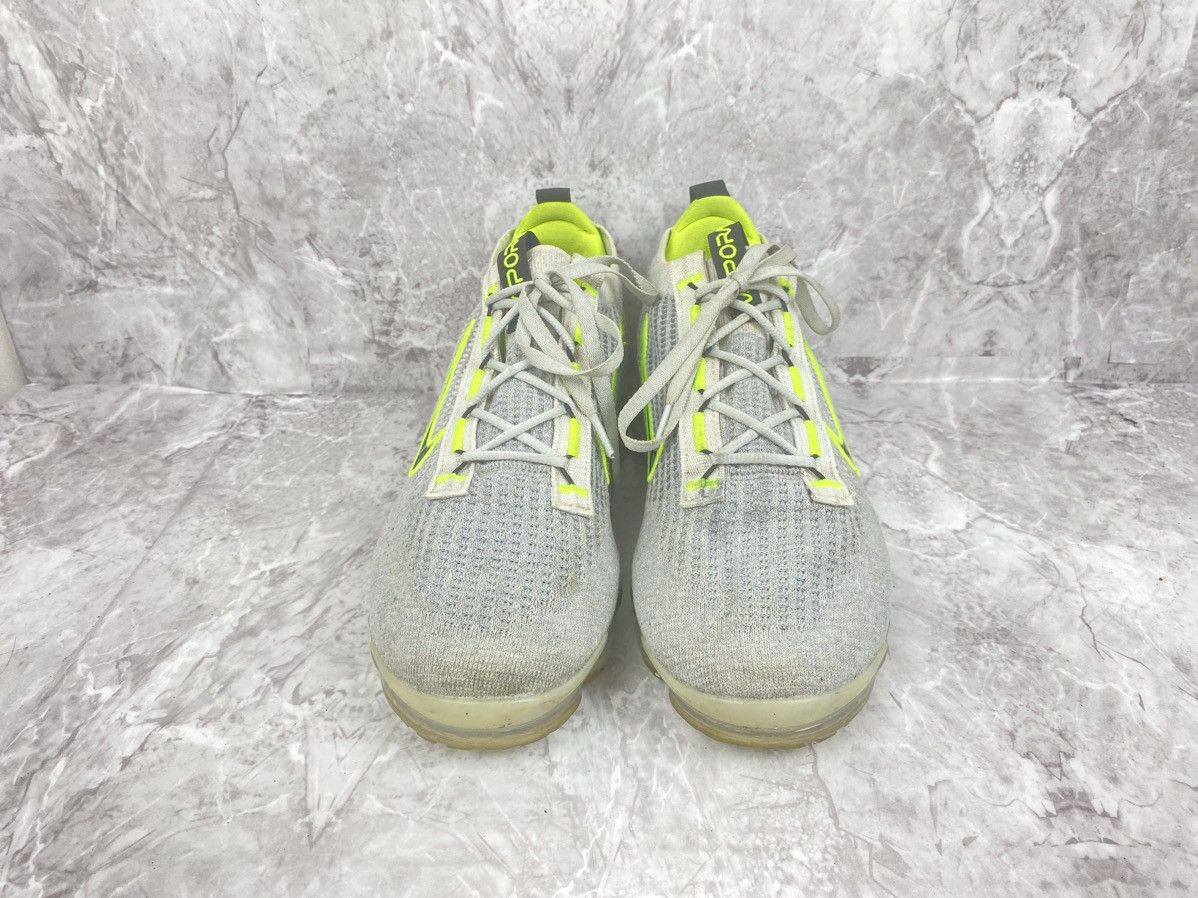 Nike Nike Air VaporMax Size US 11 / EU 44 - 2 Thumbnail