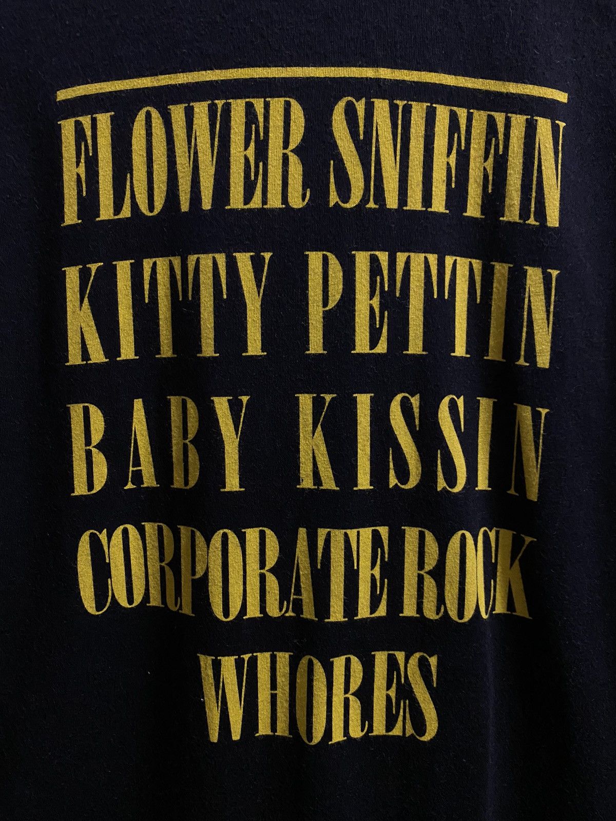 Band Tees Rare T-Shirt NIRVANA 2018. Y2K vintage style. Size US L / EU 52-54 / 3 - 4 Thumbnail