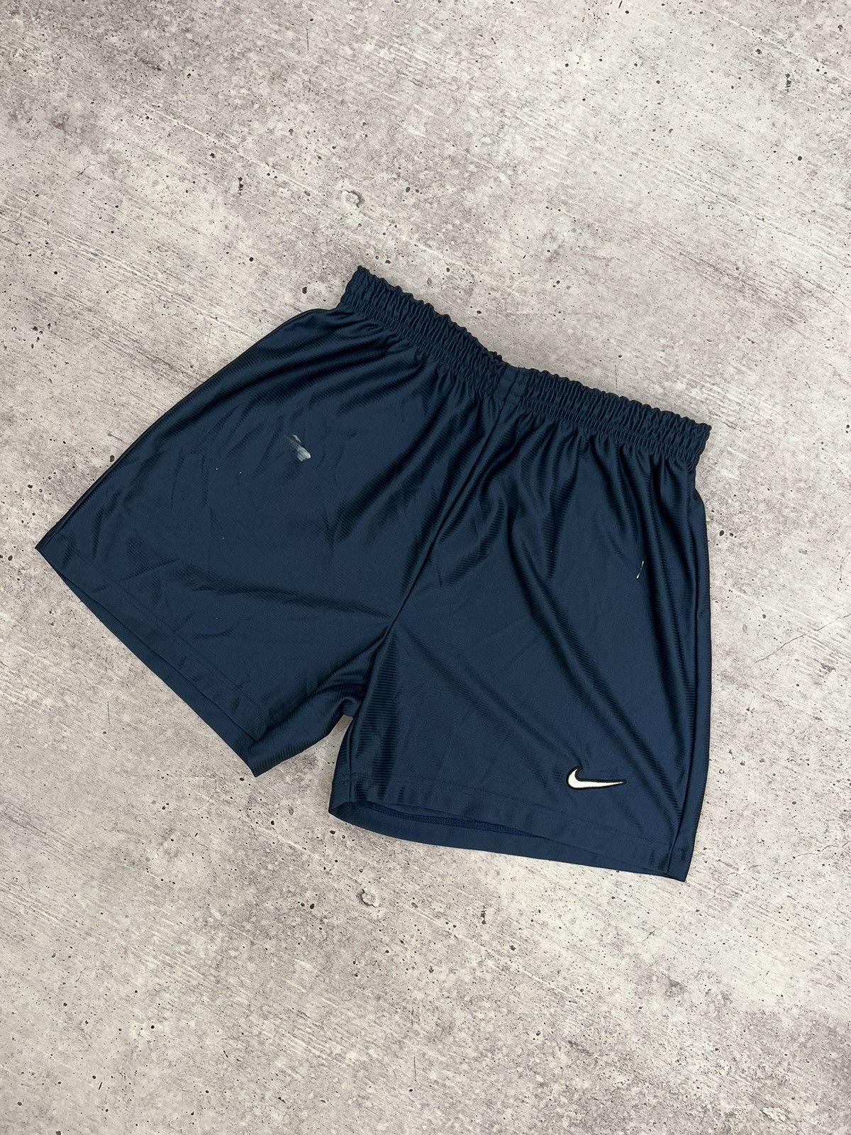 Nike 🩸RARE🩸Nike Vintage Distressed Y2K Shorts Size US 32 / EU 48 - 2 Thumbnail