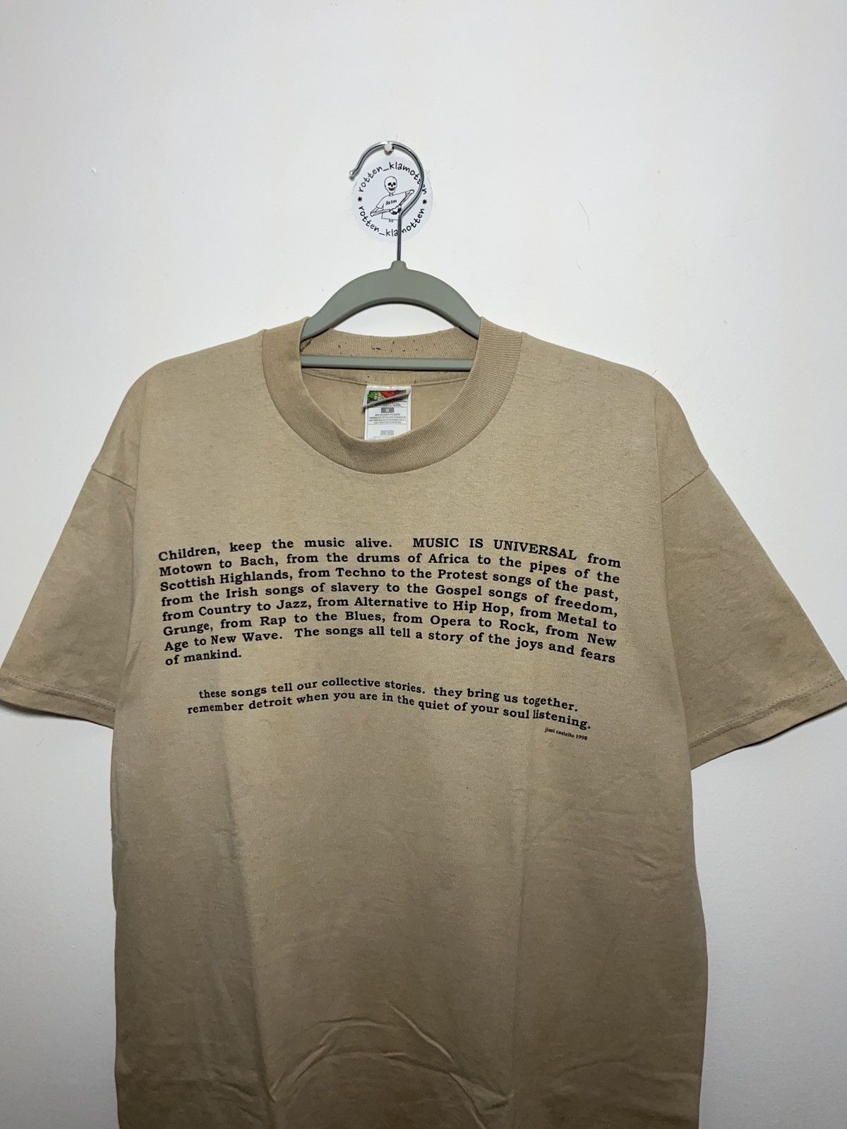 Vintage 90s script vintage t-shirt keep the music alive Size US L / EU 52-54 / 3 - 3 Thumbnail
