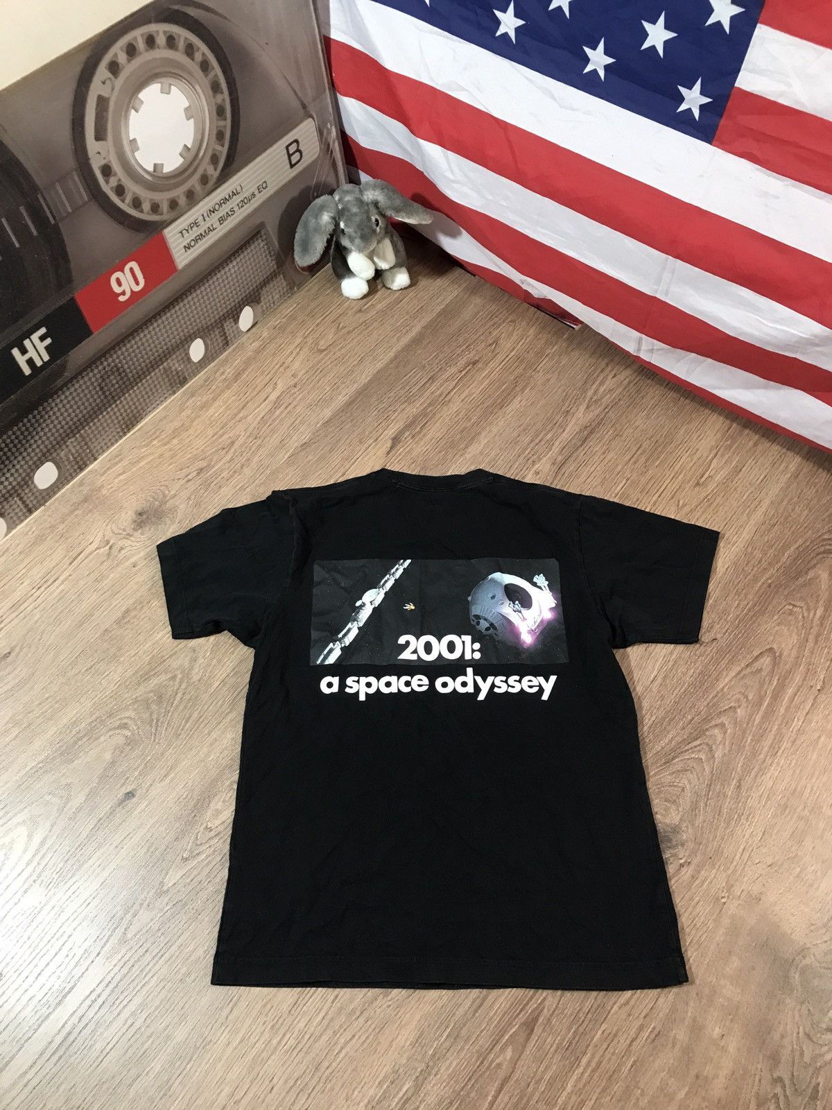 Uniqlo UNIQLO x 2001 A Space Odyssey HAL 9000 Size US S / EU 44-46 / 1 - 1 Thumbnail