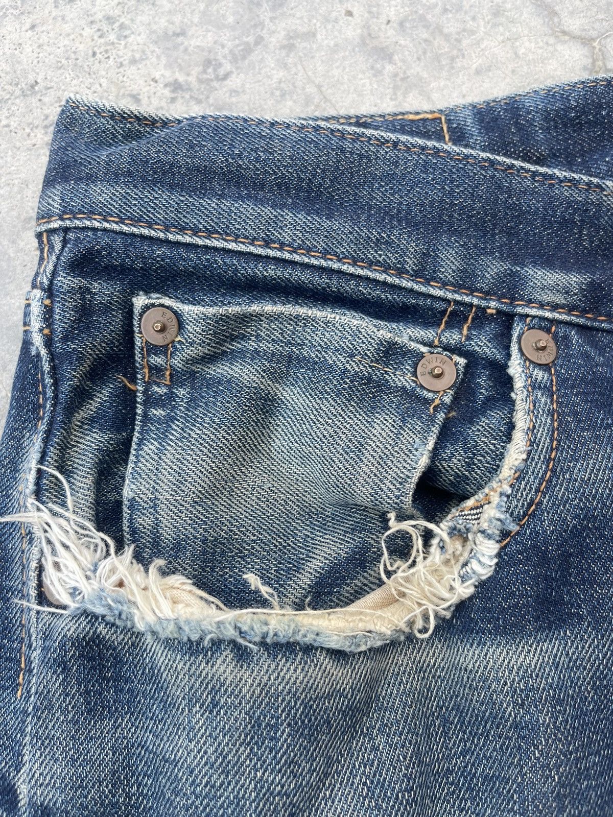 Edwin Vintage Edwin 505 Straight Cut Distressed Baggy Jeans Size US 32 / EU 48 - 11 Thumbnail
