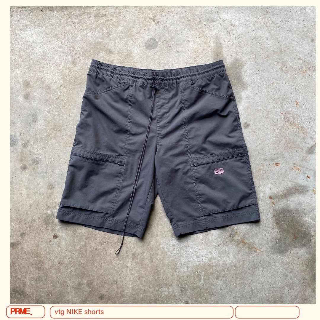Vintage vintage Y2K NIKE Swoosh Cargo pocket trunk shorts Size US 38 / EU 54 - 2 Thumbnail