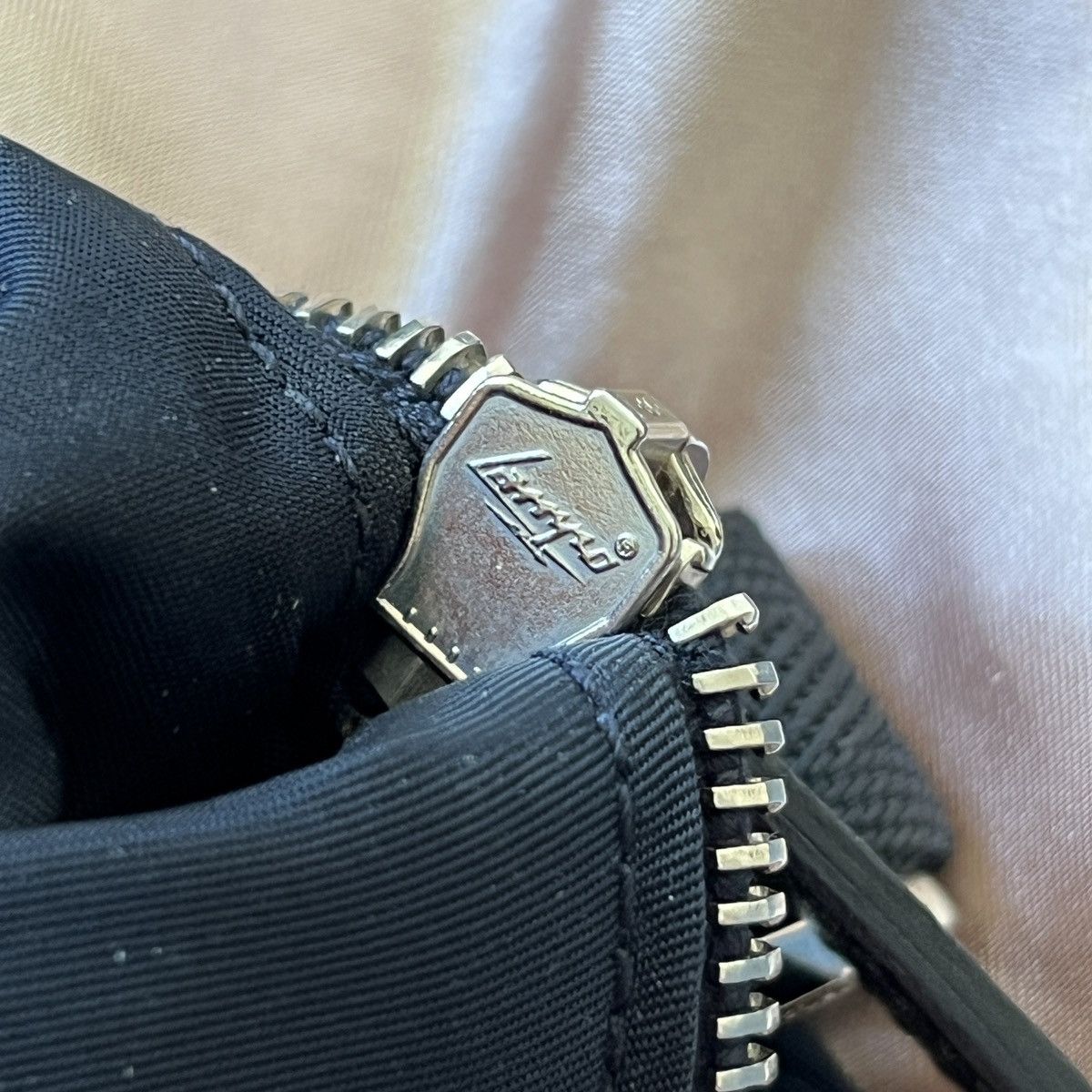 Prada Prada Re-Edition 2005 Nylon Hand Bag Logo Y2K Retro Black Size ONE SIZE - 14 Thumbnail