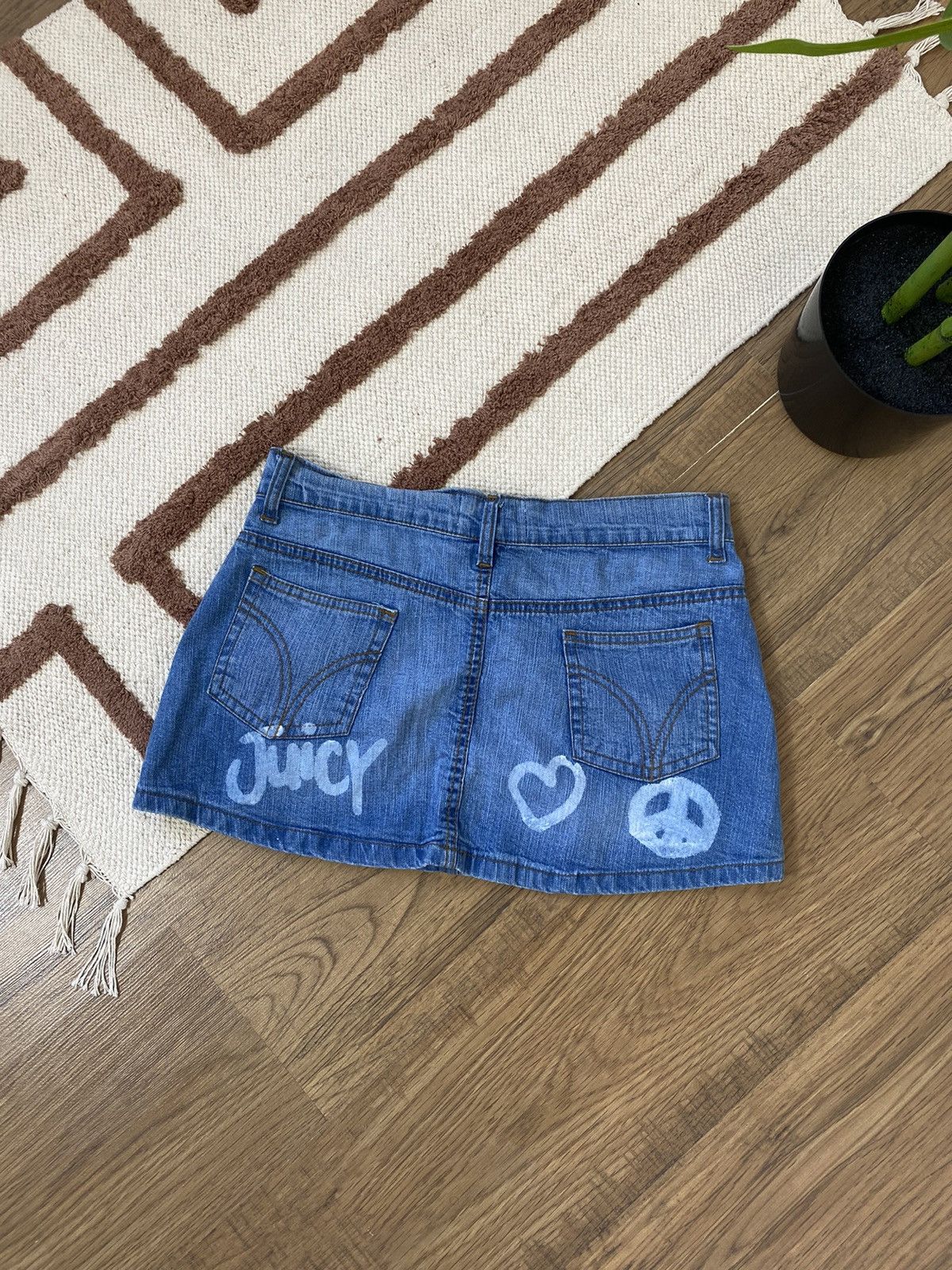 Juicy Couture VINTAGE JUICY COUTURE DENIM 2000s SKIRT Size 30" / US 8 / IT 44 - 1 Thumbnail