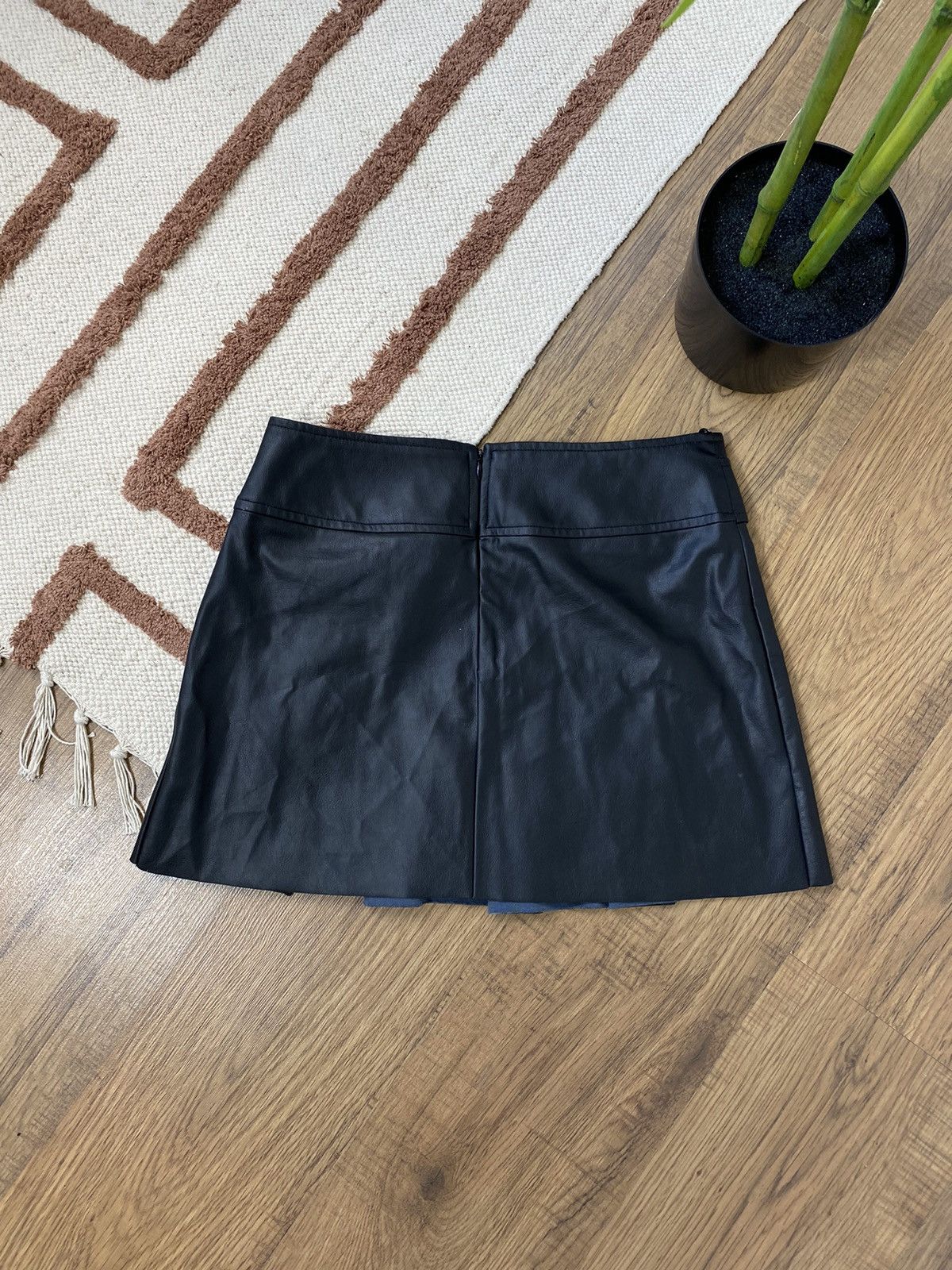 Vintage VINTAGE MORGAN FRANCE GRUNGE LEATHER SKIRT Size 26" / US 2 / IT 38 - 6 Thumbnail