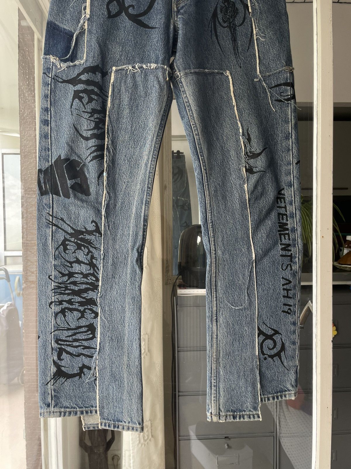 Levi's × Vetements Vetements x Levi’s Tribal Denim Pants Size US 29 - 4 Thumbnail