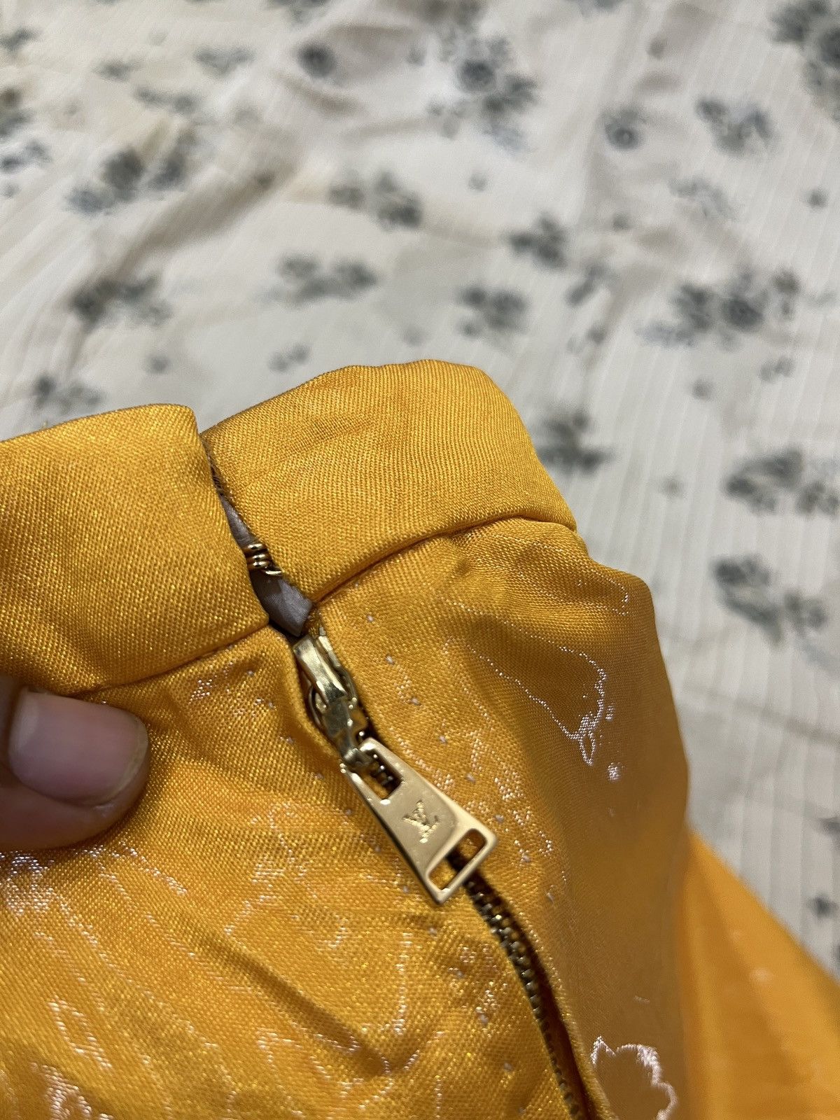 Louis Vuitton (Qqqq). LOUIS VUITTON SHINE SKIRTS Size 28" / US 6 / IT 42 - 17 Thumbnail