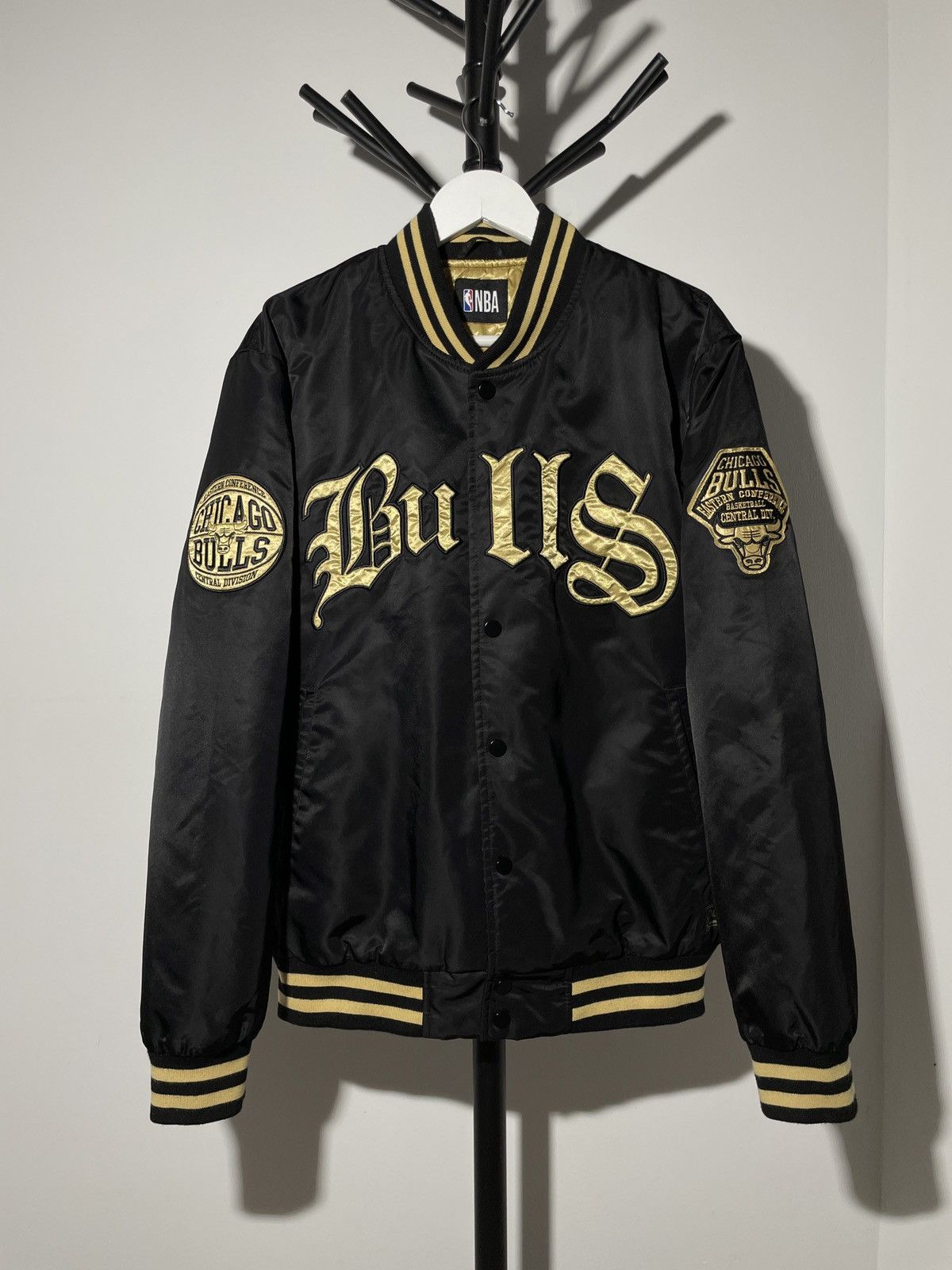 NBA Chicago Bulls NBA bombers jacket Size US L / EU 52-54 / 3 - 1 Thumbnail
