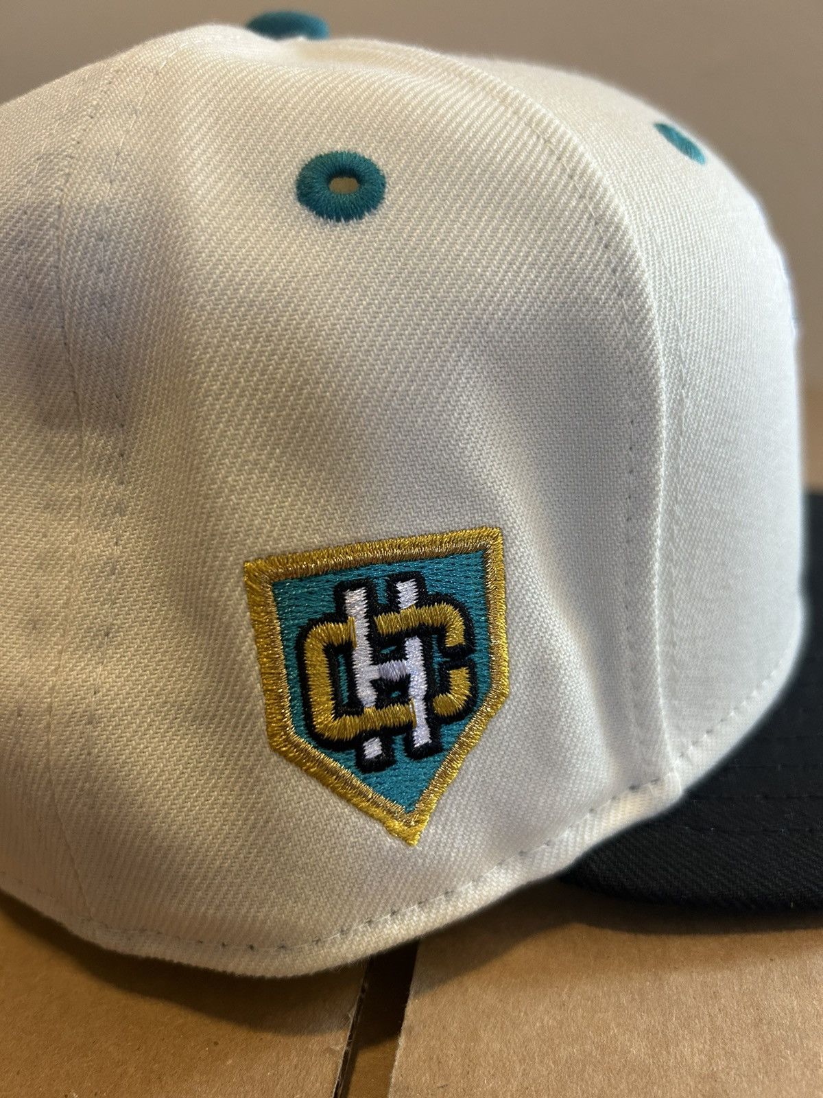 HAT CLUB popular EXCLUSIVE NEW ERA MADISON MUSKIES TROPICS 2 TONE WHITE FITTED CAP 7 1/4