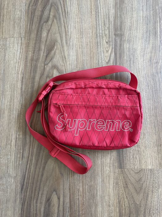 Supreme fw18 discount shoulder bag red