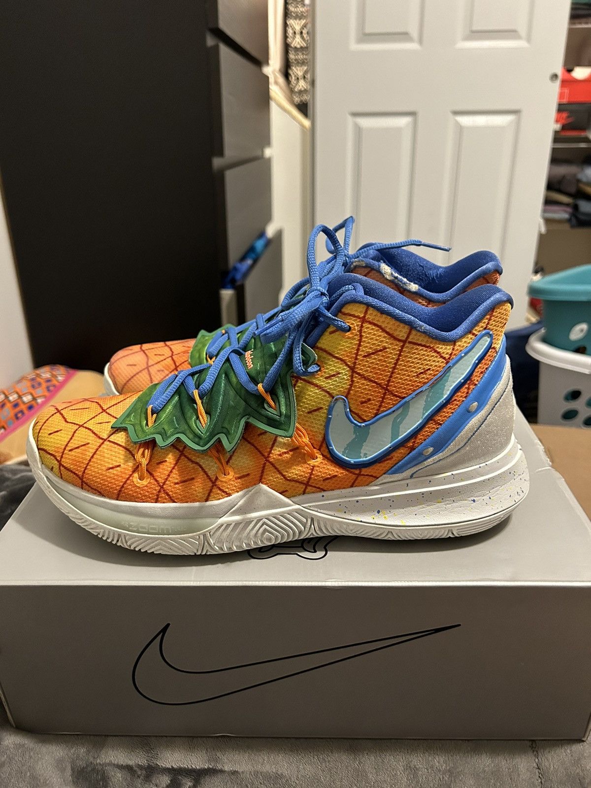 spongebob kyrie size 3
