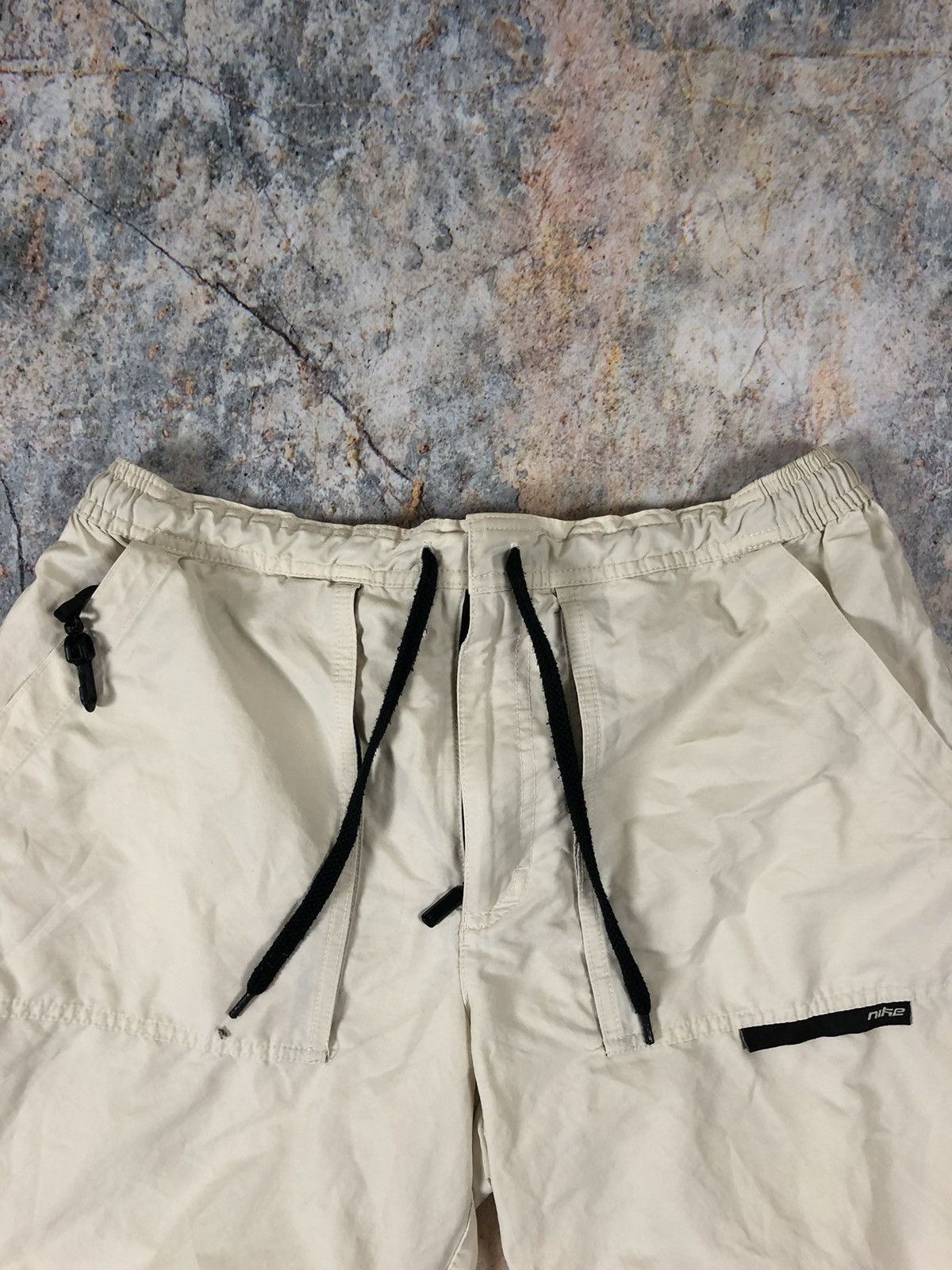 Nike × Vintage Nike vintage beige nylon vintage shorts Size US 33 - 2 Thumbnail