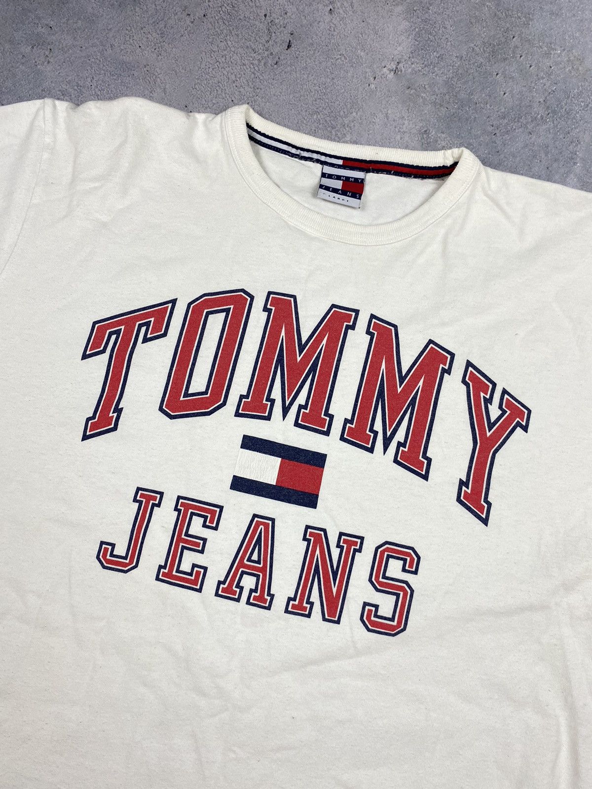 Tommy Hilfiger Tommy Hilfiger big logo t shirt Size US L / EU 52-54 / 3 - 3 Thumbnail