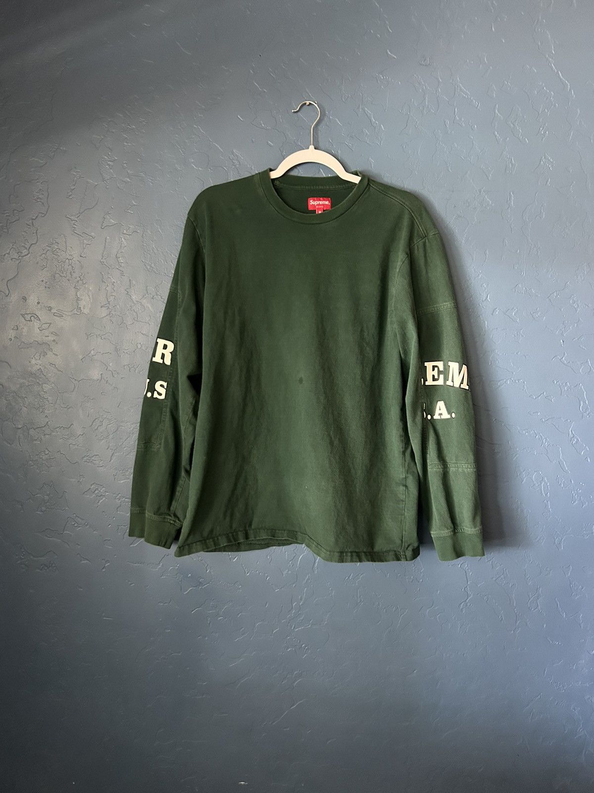 Supreme Supreme Cutout Sleeves L/S Top FW20 Size US M / EU 48-50 / 2 - 1 Thumbnail