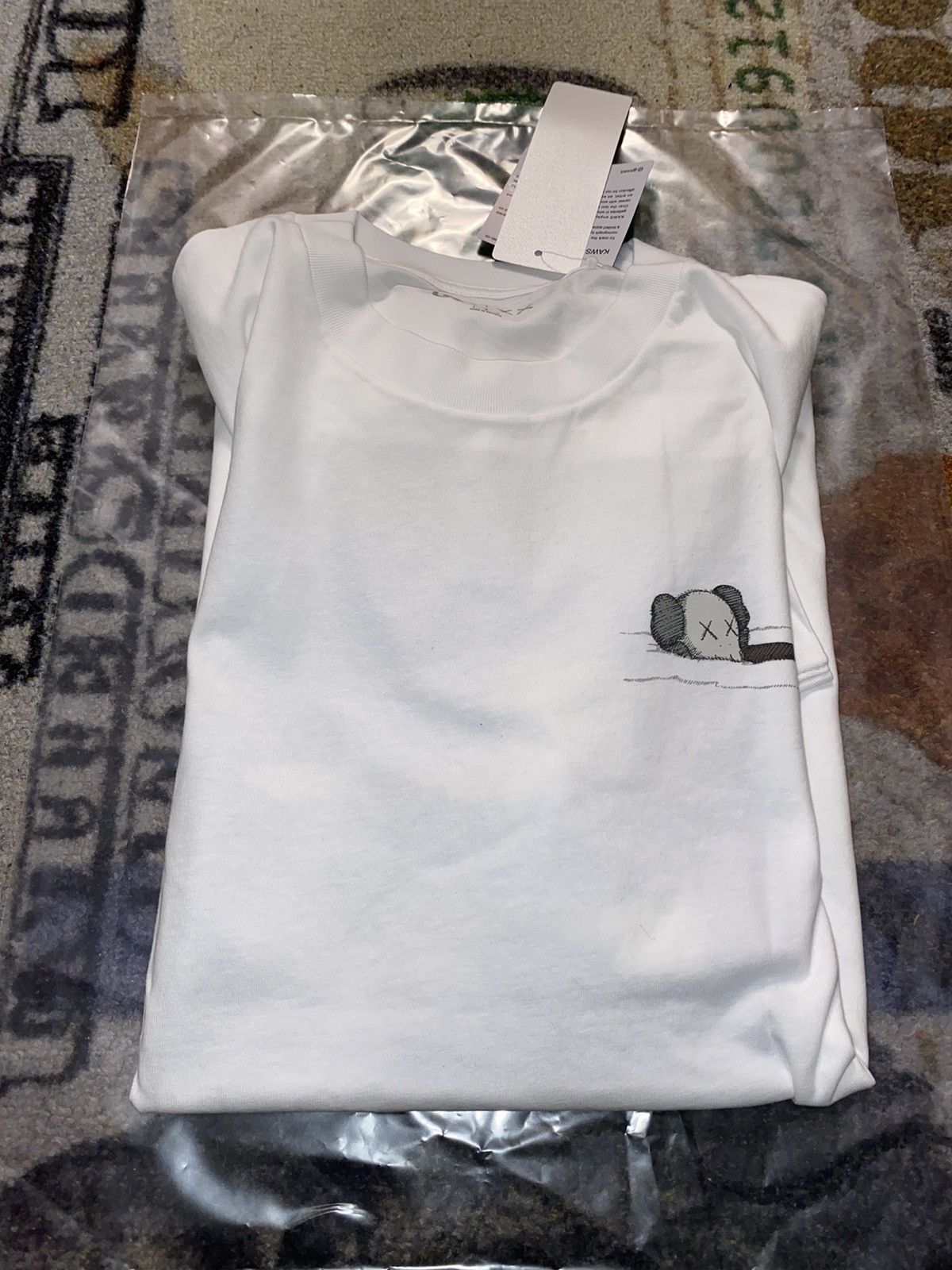 Kaws × Uniqlo KAWS x Uniqlo UT Short Sleeve Artbook Cover T-Shirt Size US L / EU 52-54 / 3 - 2 Thumbnail
