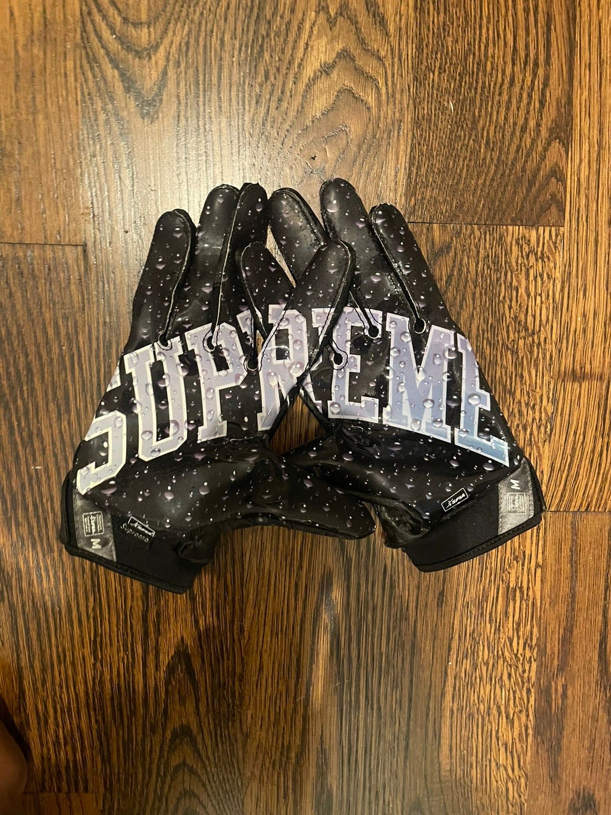 Supreme Football Gloves Black