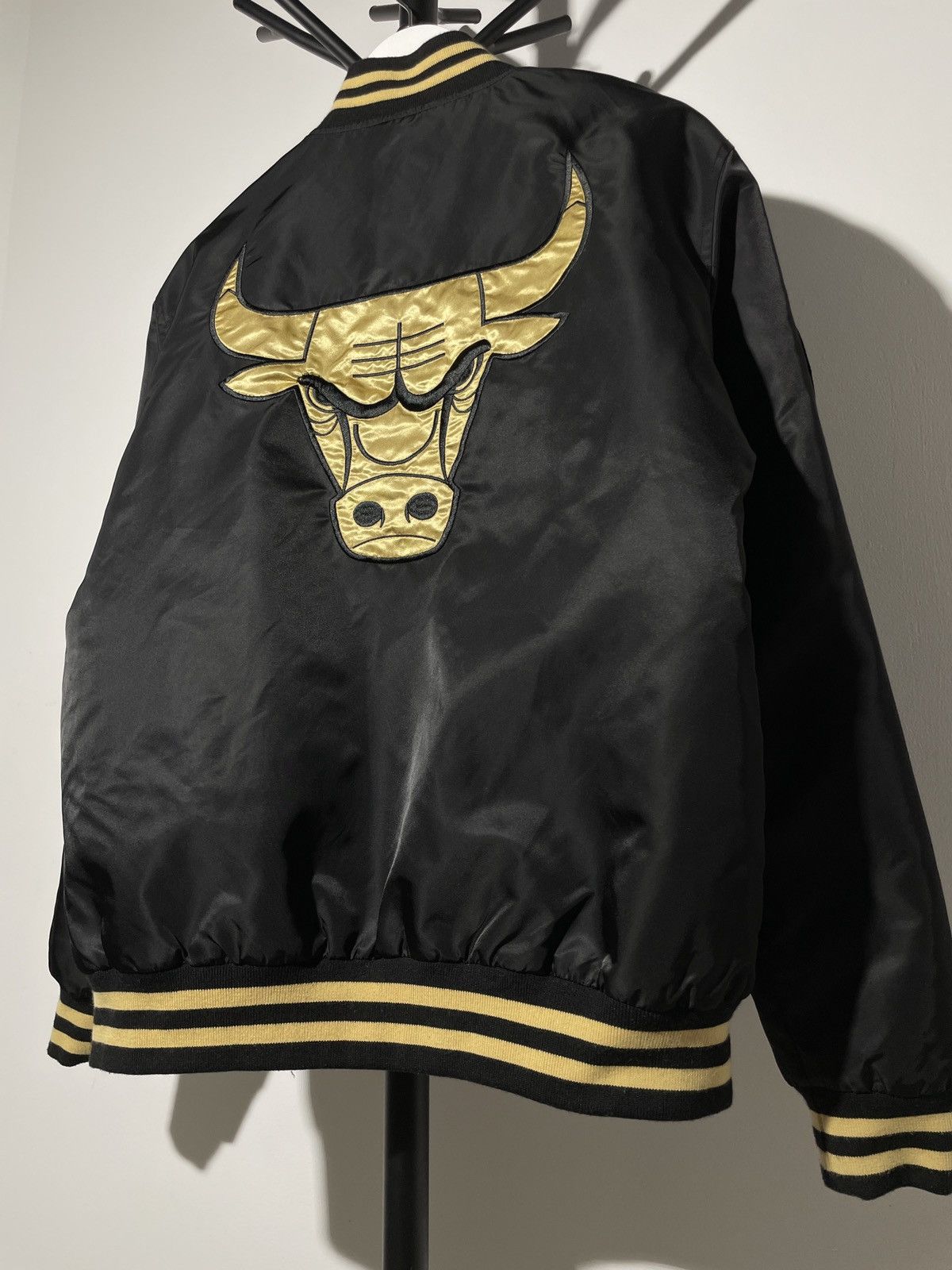 NBA Chicago Bulls NBA bombers jacket Size US L / EU 52-54 / 3 - 19 Thumbnail