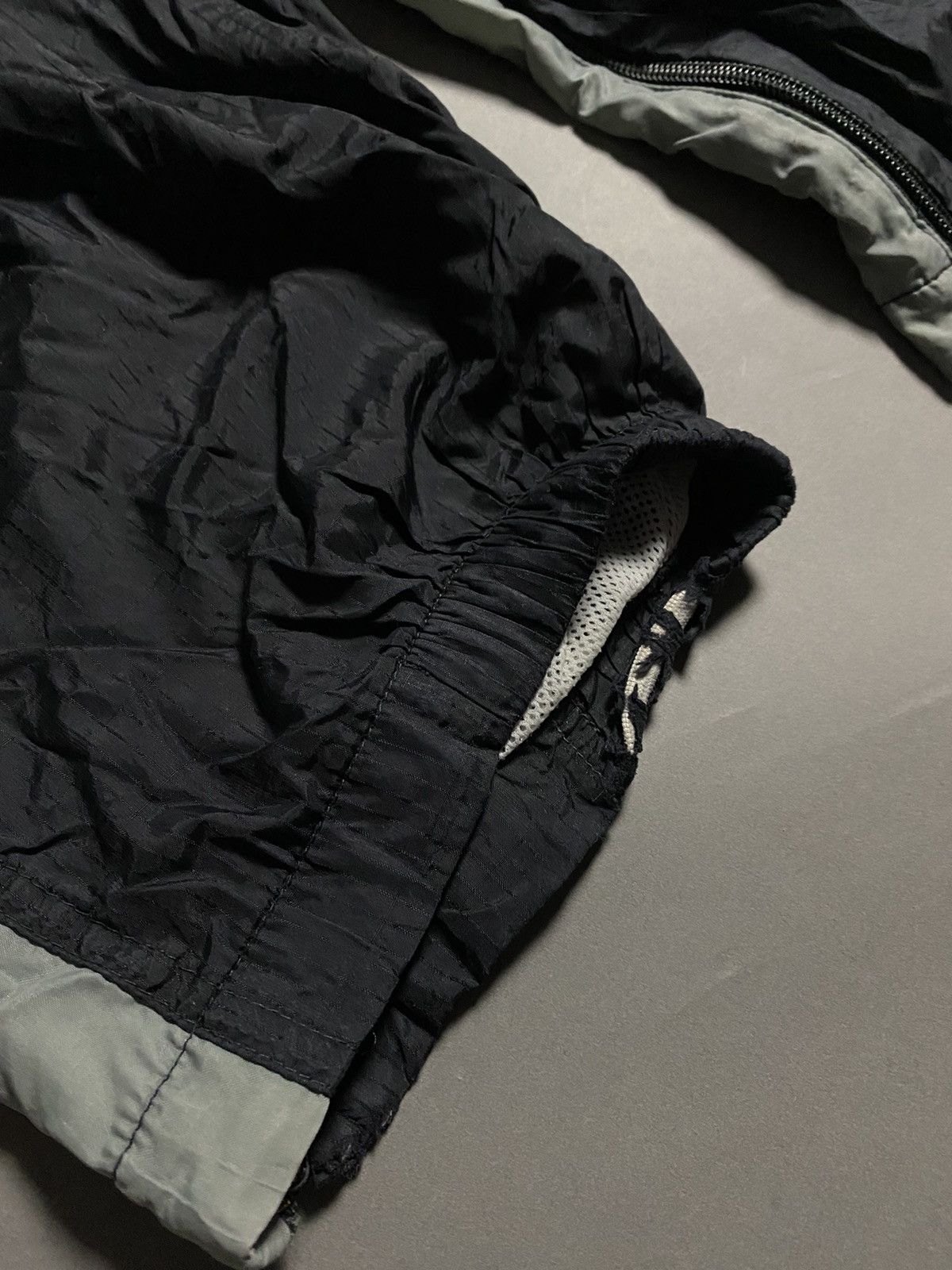 Nike × Vintage Nike vintage black nylon track pants parachute small swoosh Size US 34 / EU 50 - 6 Thumbnail