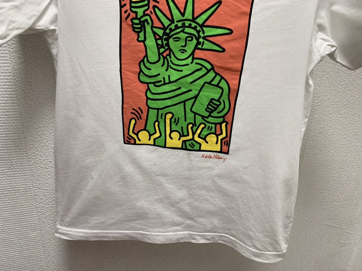 Japanese Brand Keith haring Uniqlo white t-shirt M Japanese Statue of libar Size US M / EU 48-50 / 2 - 4 Thumbnail