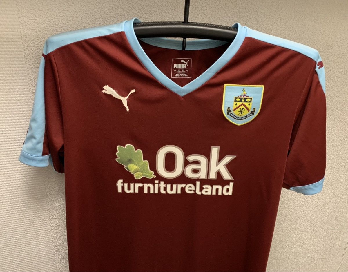 Puma Burnley football club Puma soccer jersey L furnitureland Size US L / EU 52-54 / 3 - 2 Thumbnail