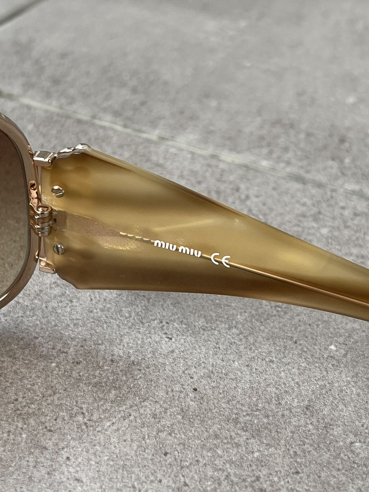 Miu Miu !DS! Miu Miu SMU56G 5AK-3W1 Gold Marble Shield Sunglasses Size ONE SIZE - 12 Thumbnail