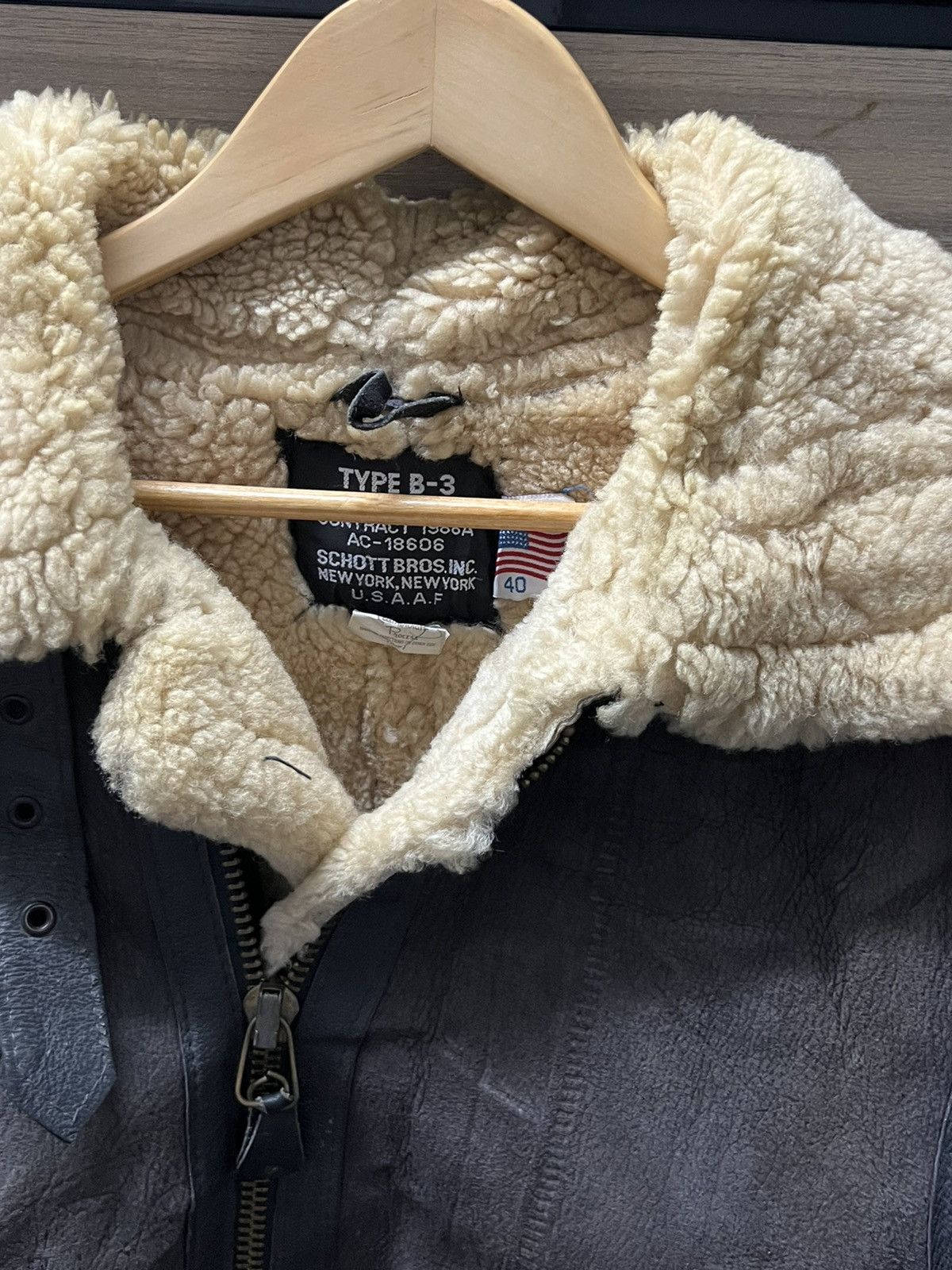 Schott SCHOTT NYC B-3 Sheepskin Leather Bomber Jacket Made in USA Size US M / EU 48-50 / 2 - 4 Thumbnail