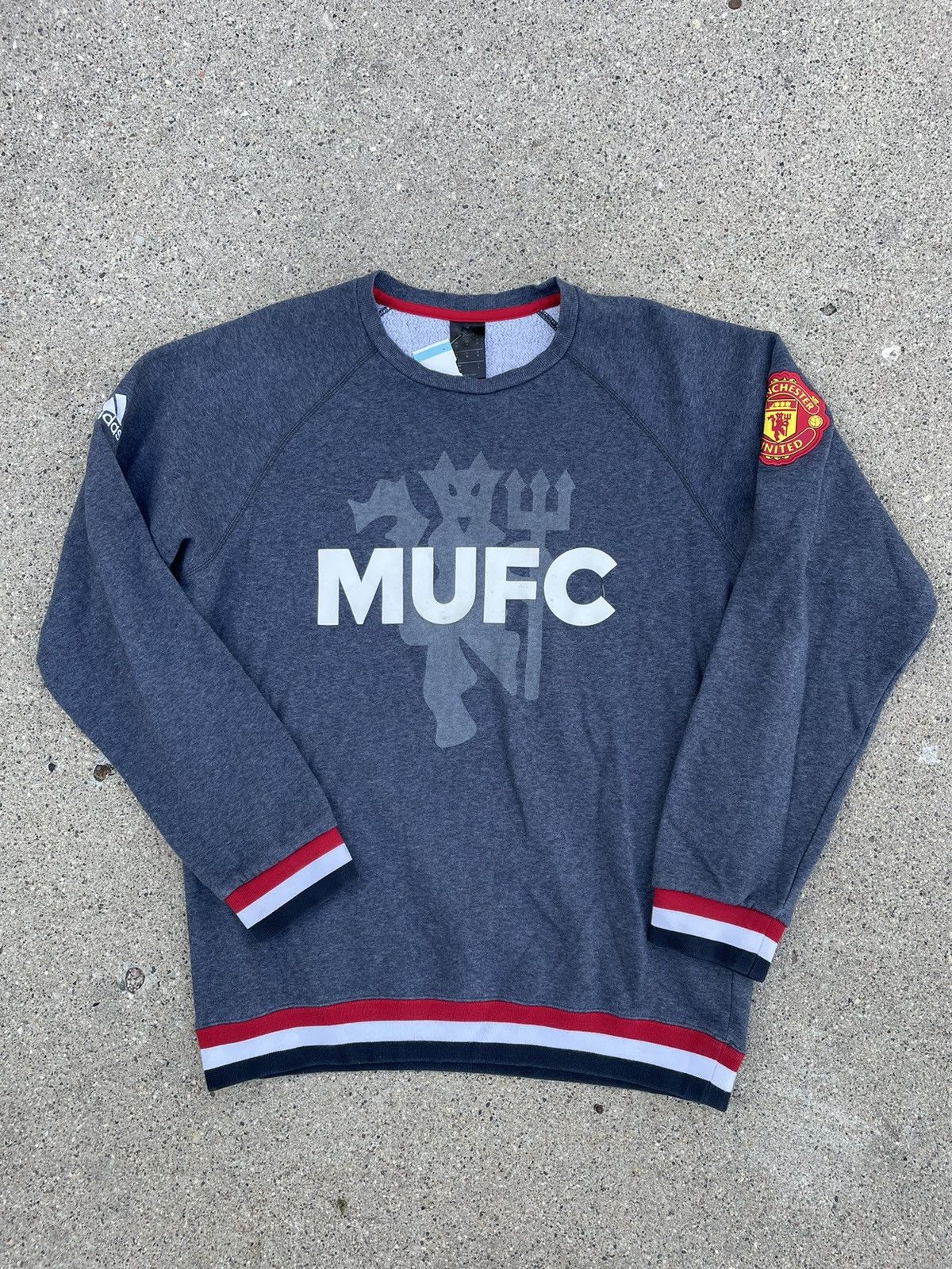 nike manchester united sweatshirt