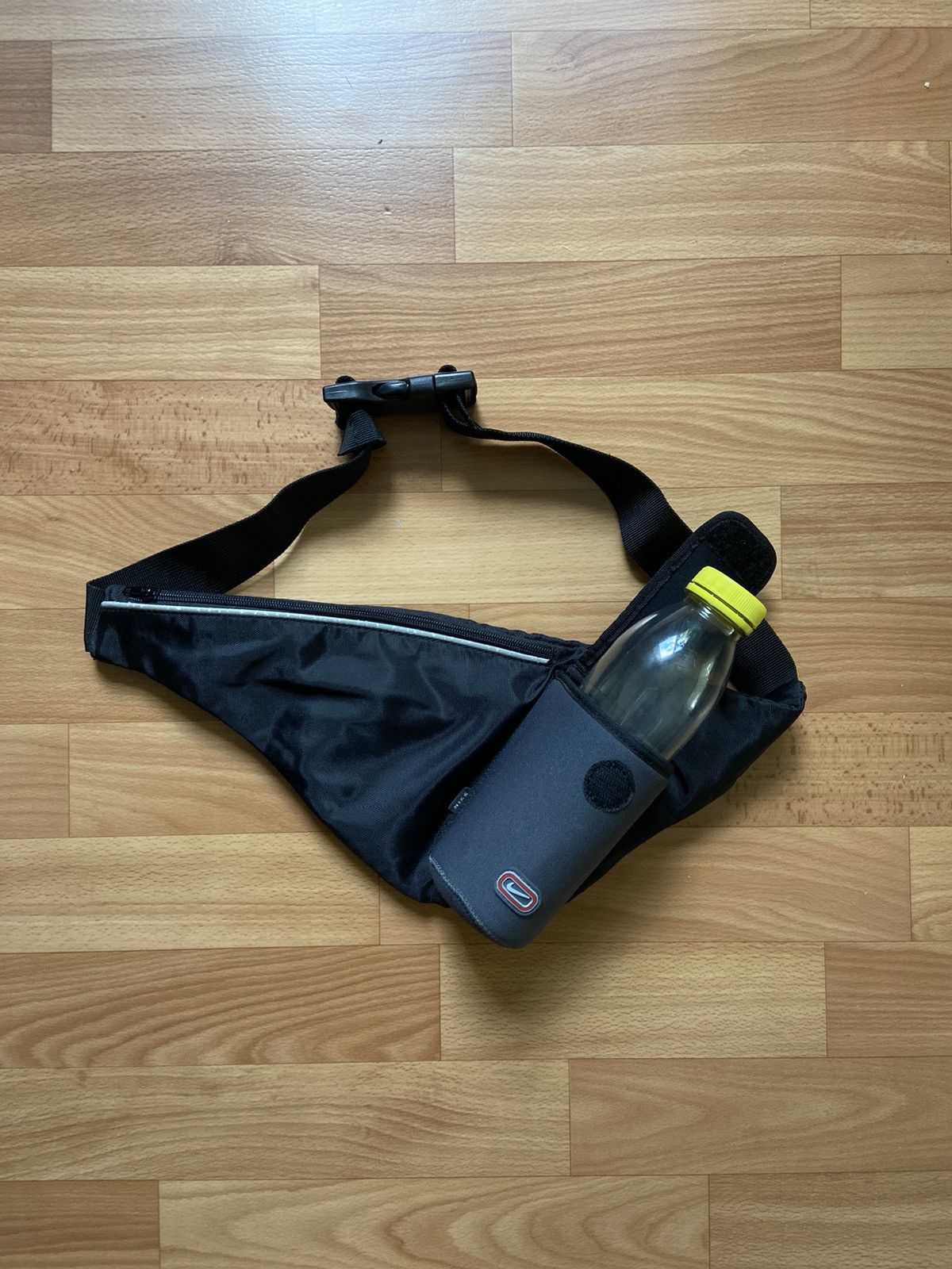 Nike Vintage Nike Bottle Bag Swoosh Logo Y2K style Size ONE SIZE - 2 Thumbnail