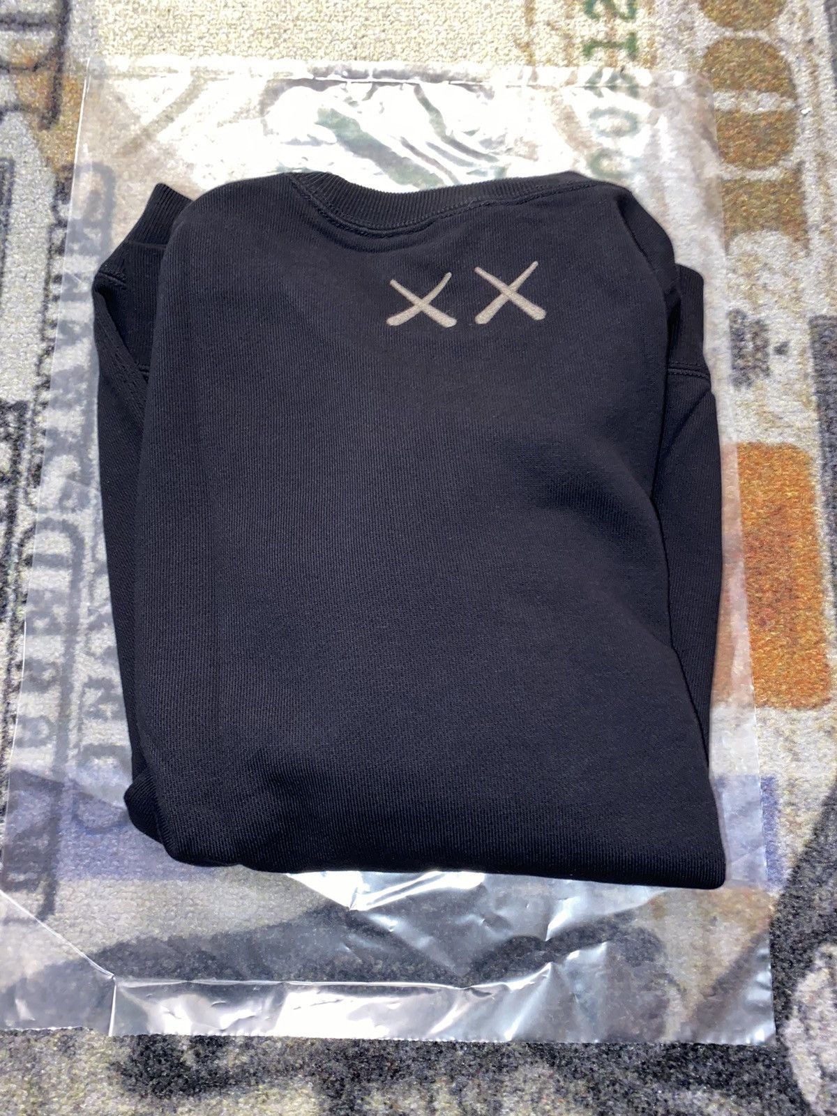 Kaws × Uniqlo KAWS x Uniqlo UT Short Sleeve Graphic Crew Size US XL / EU 56 / 4 - 2 Thumbnail