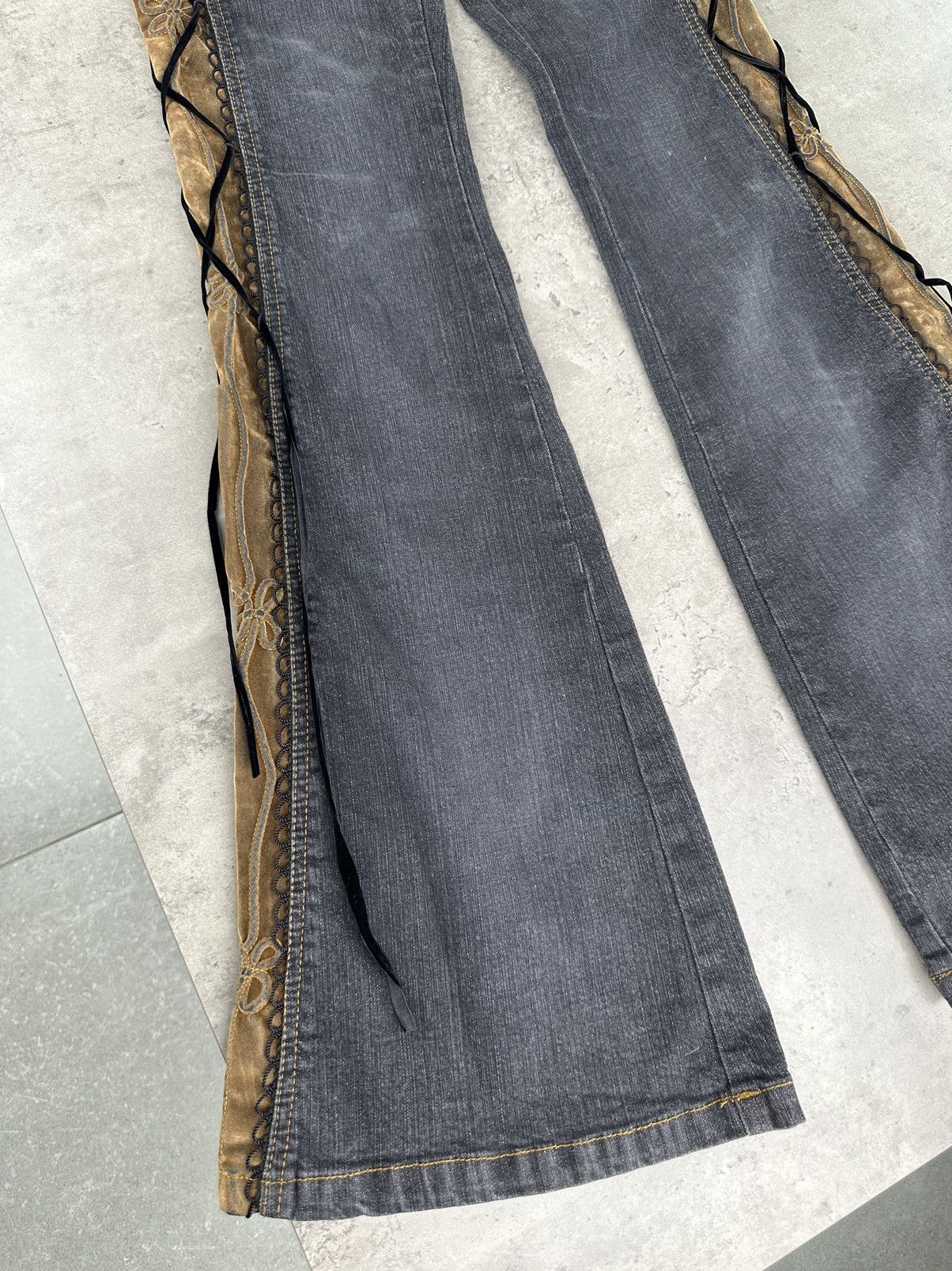 20471120 × Seditionaries × Vintage Vintage Flared Lace-up Jeans Y2K Size 25" / US 0 / IT 36 - 7 Thumbnail