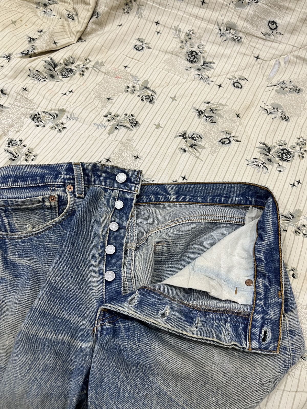 Levi's (Uuuu). RARE VTG LEVIS DISTRESSED DENIM Size US 33 - 18 Thumbnail