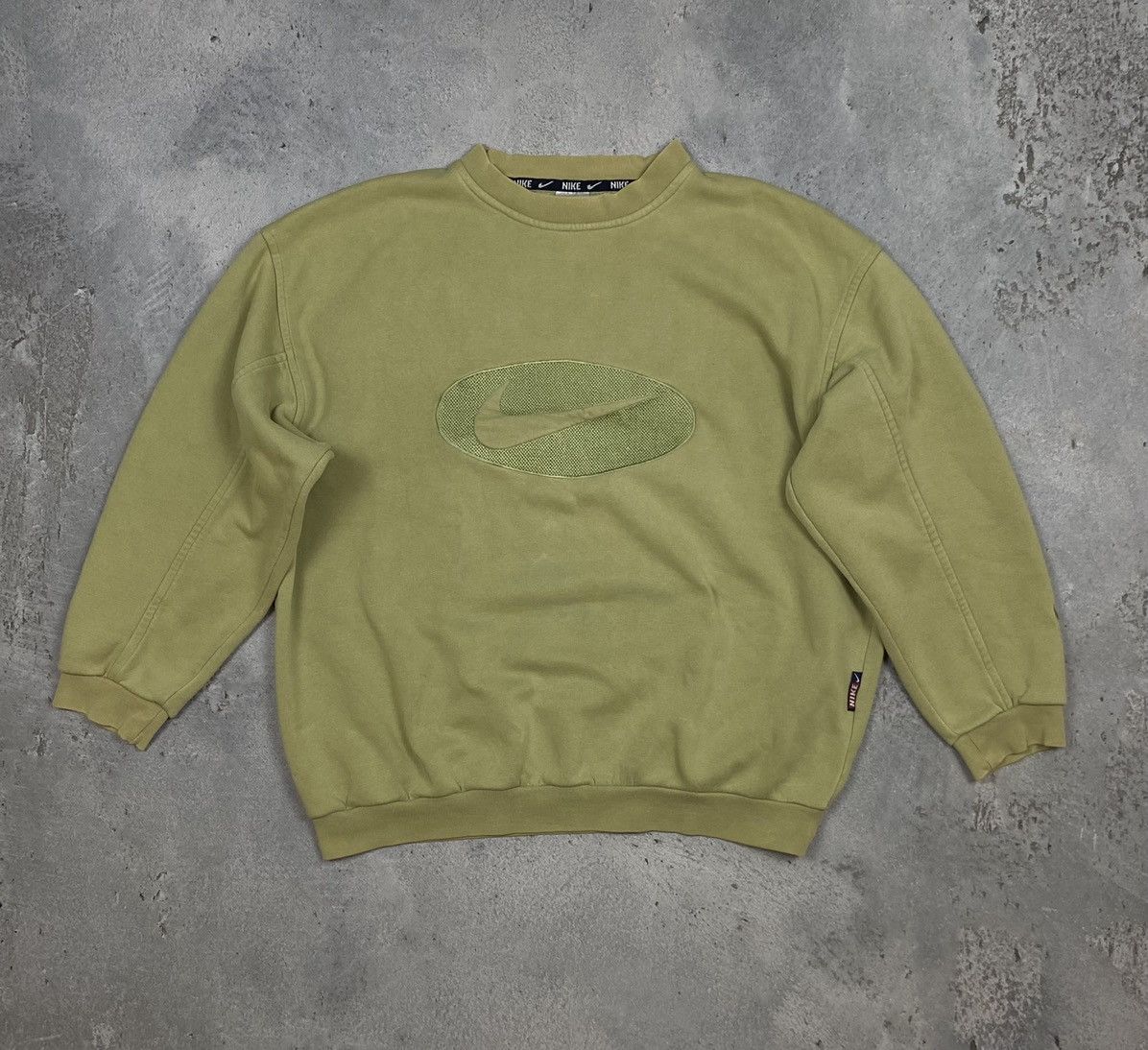 Nike Nike sweatshirt 90s 00s big logo vintage y2k Size US L / EU 52-54 / 3 - 1 Thumbnail