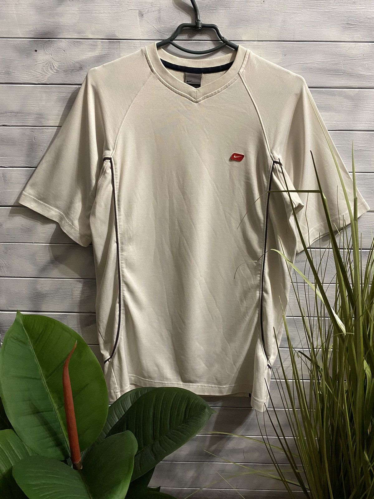 Nike Rare Vintage T-Shirt Nike y2k style. Small swoosh. Size US S / EU 44-46 / 1 - 1 Thumbnail