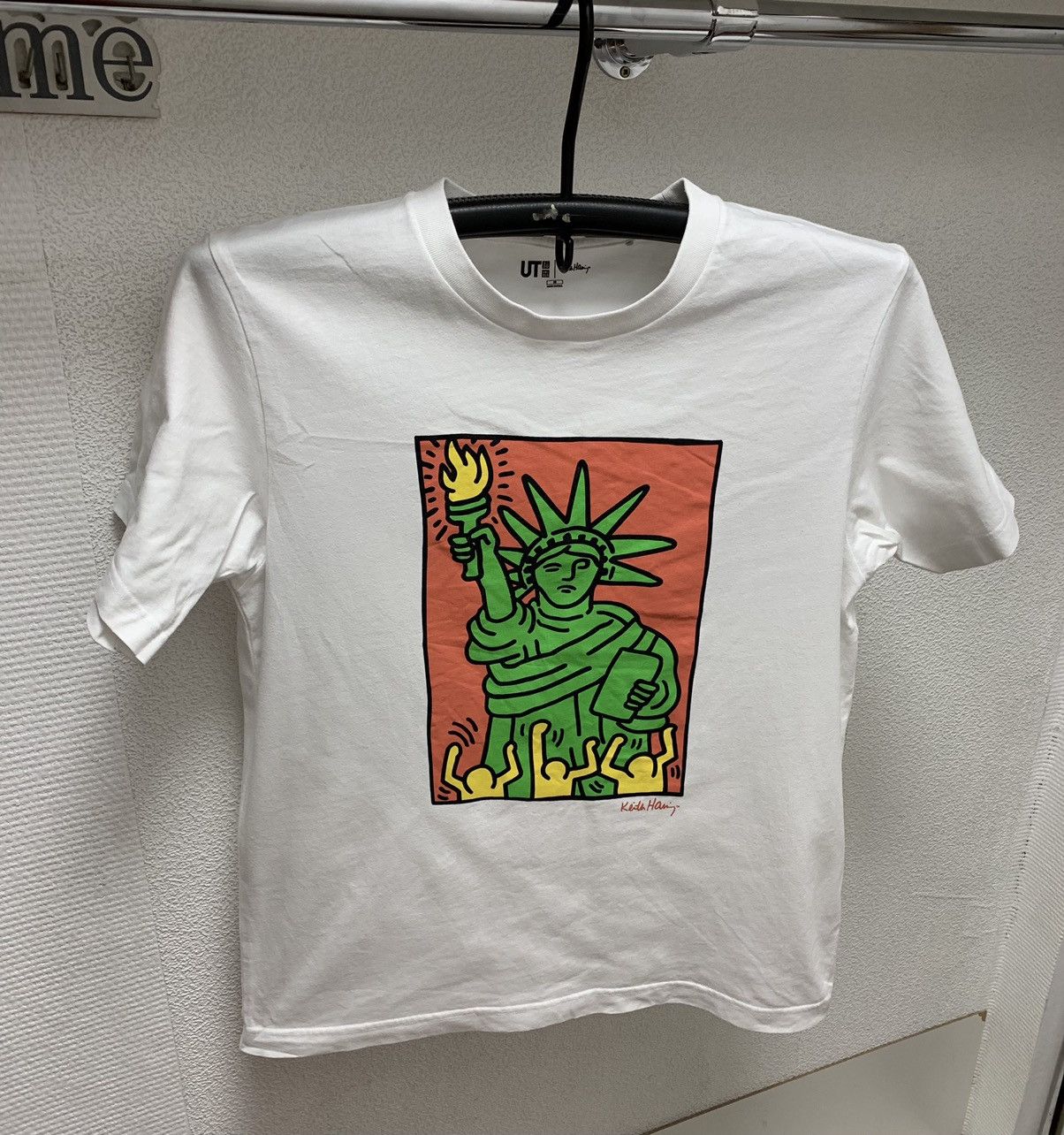Japanese Brand Keith haring Uniqlo white t-shirt M Japanese Statue of libar Size US M / EU 48-50 / 2 - 1 Thumbnail
